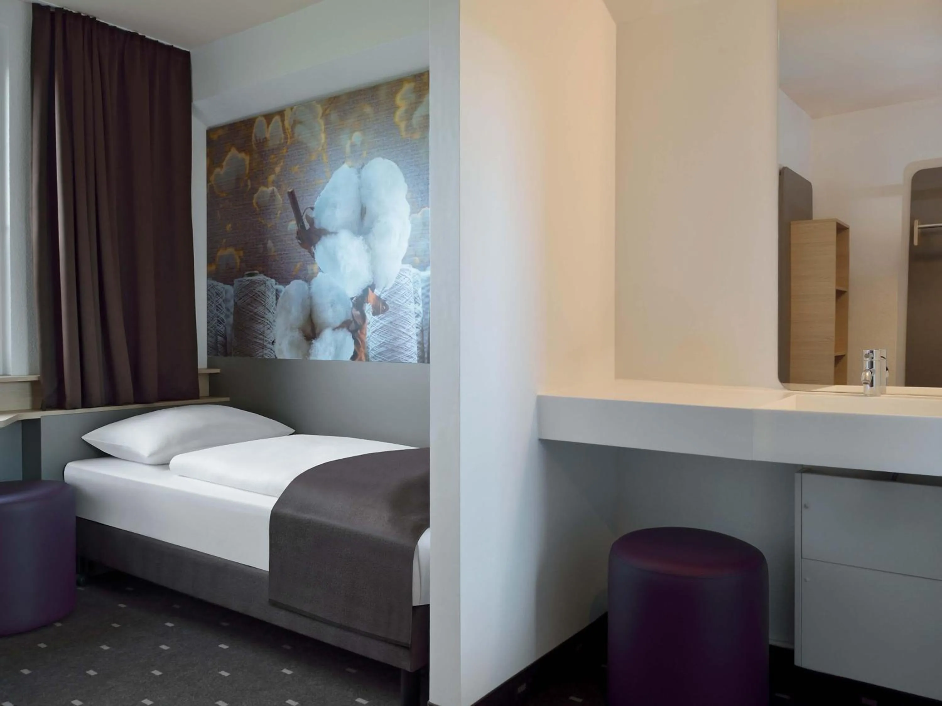 Photo of the whole room, Bed in B&B Hotel Düsseldorf-Ratingen