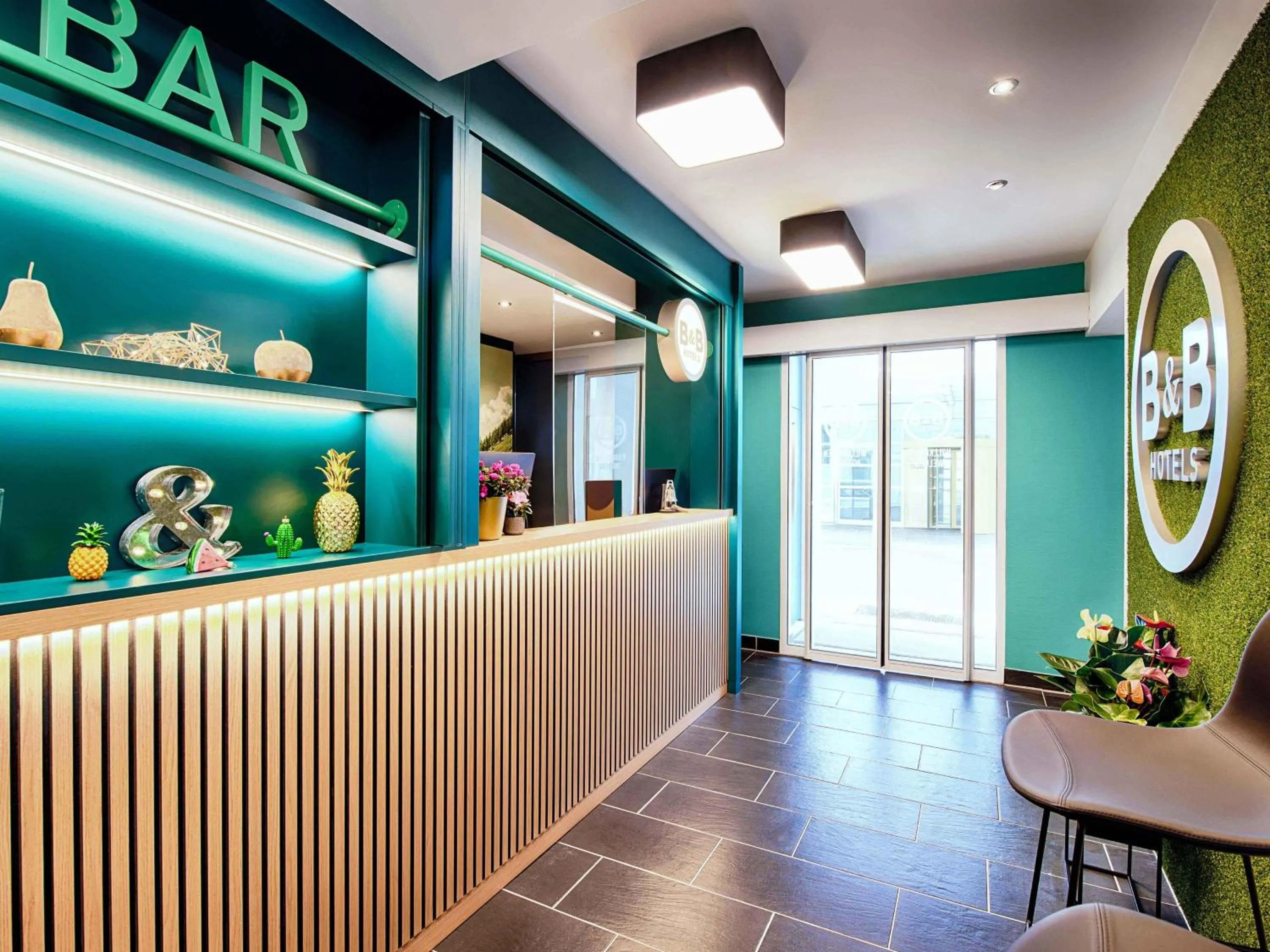 Lobby or reception in B&B Hotel München-Putzbrunn