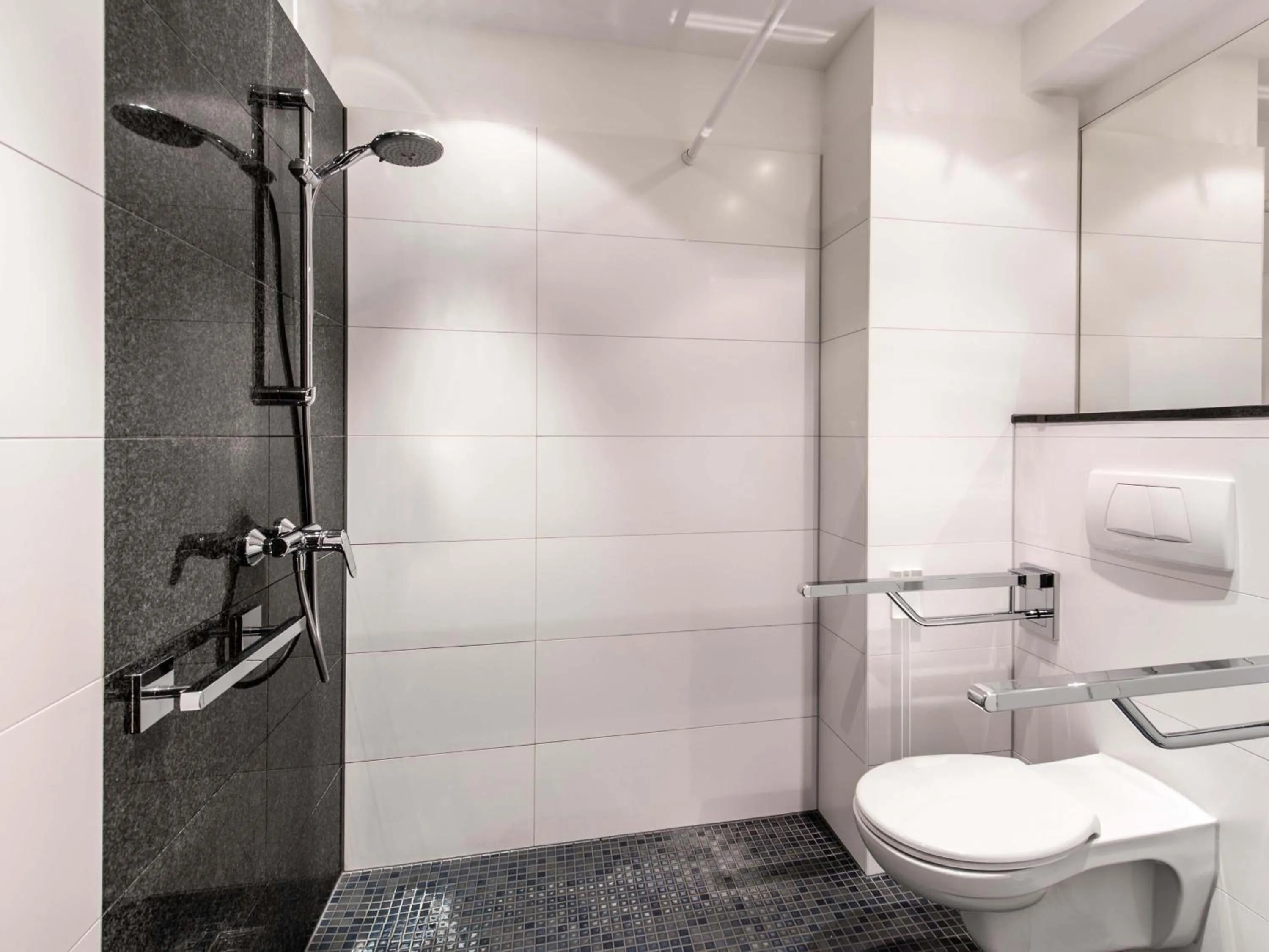 Bathroom in B&B Hotel Schweinfurt-Süd