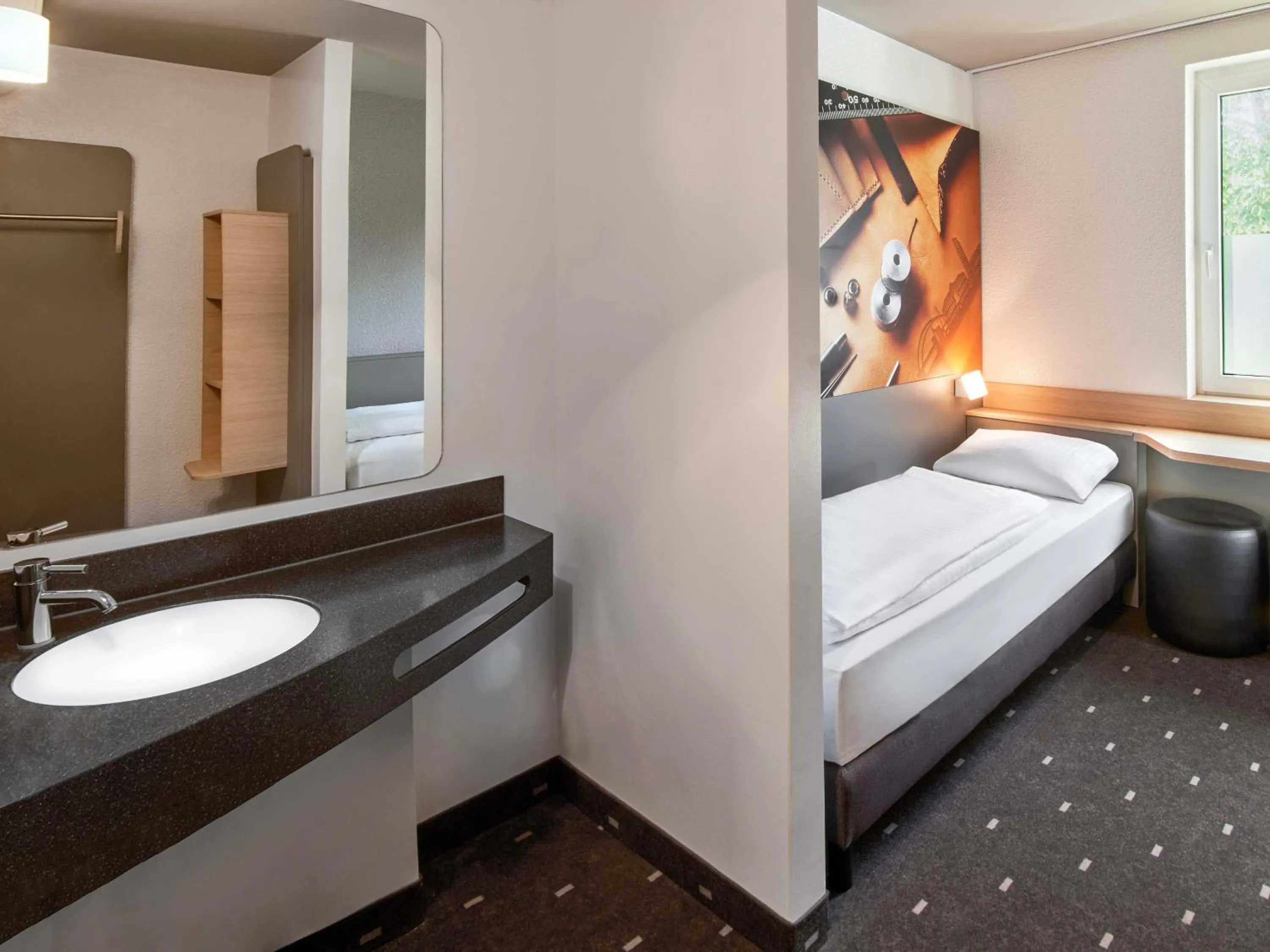 Photo of the whole room, Bed in B&B Hotel Offenbach-Süd