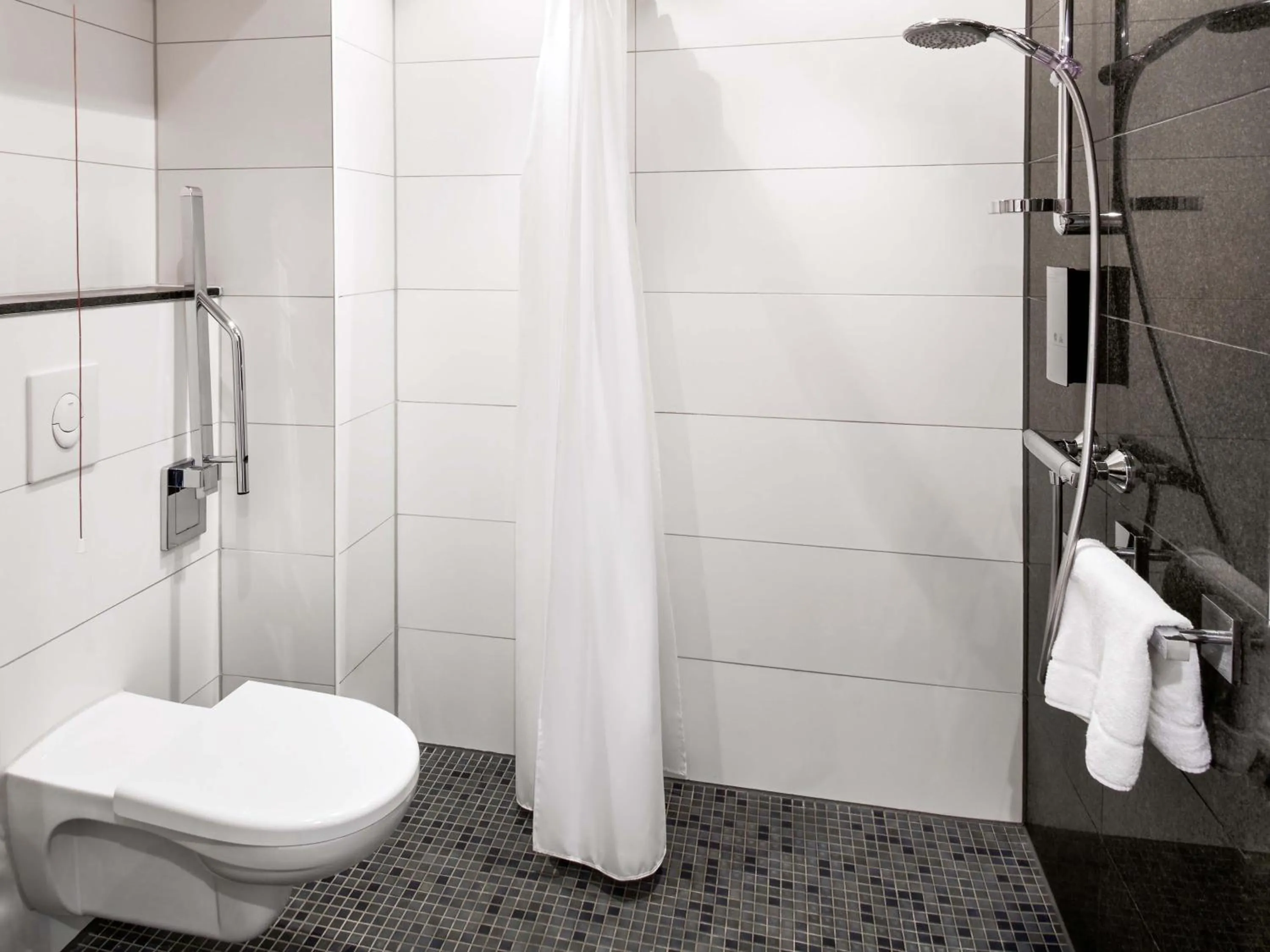 Bathroom in B&B Hotel Offenbach-Süd