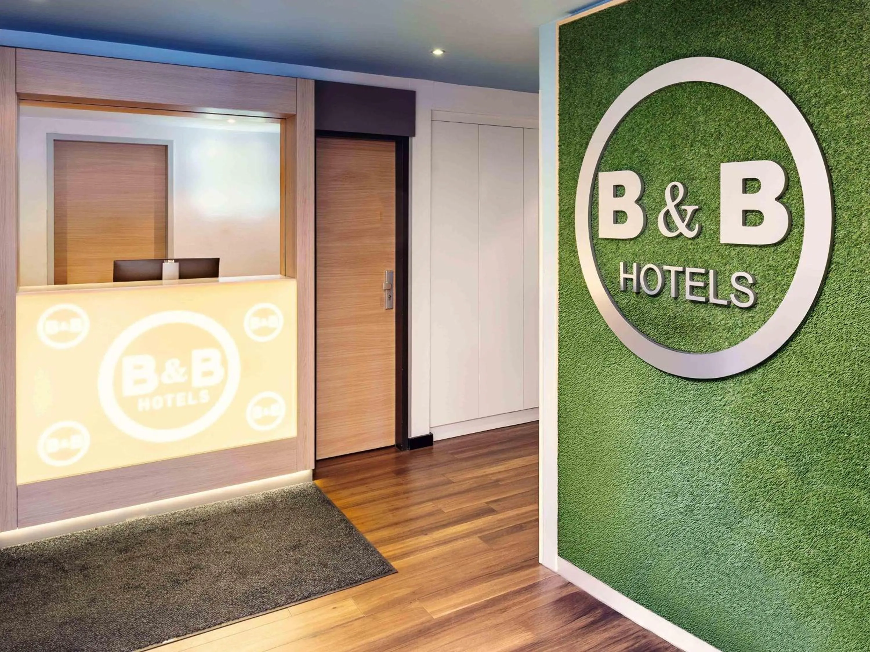 Lobby or reception in B&B Hotel Hannover-Lahe