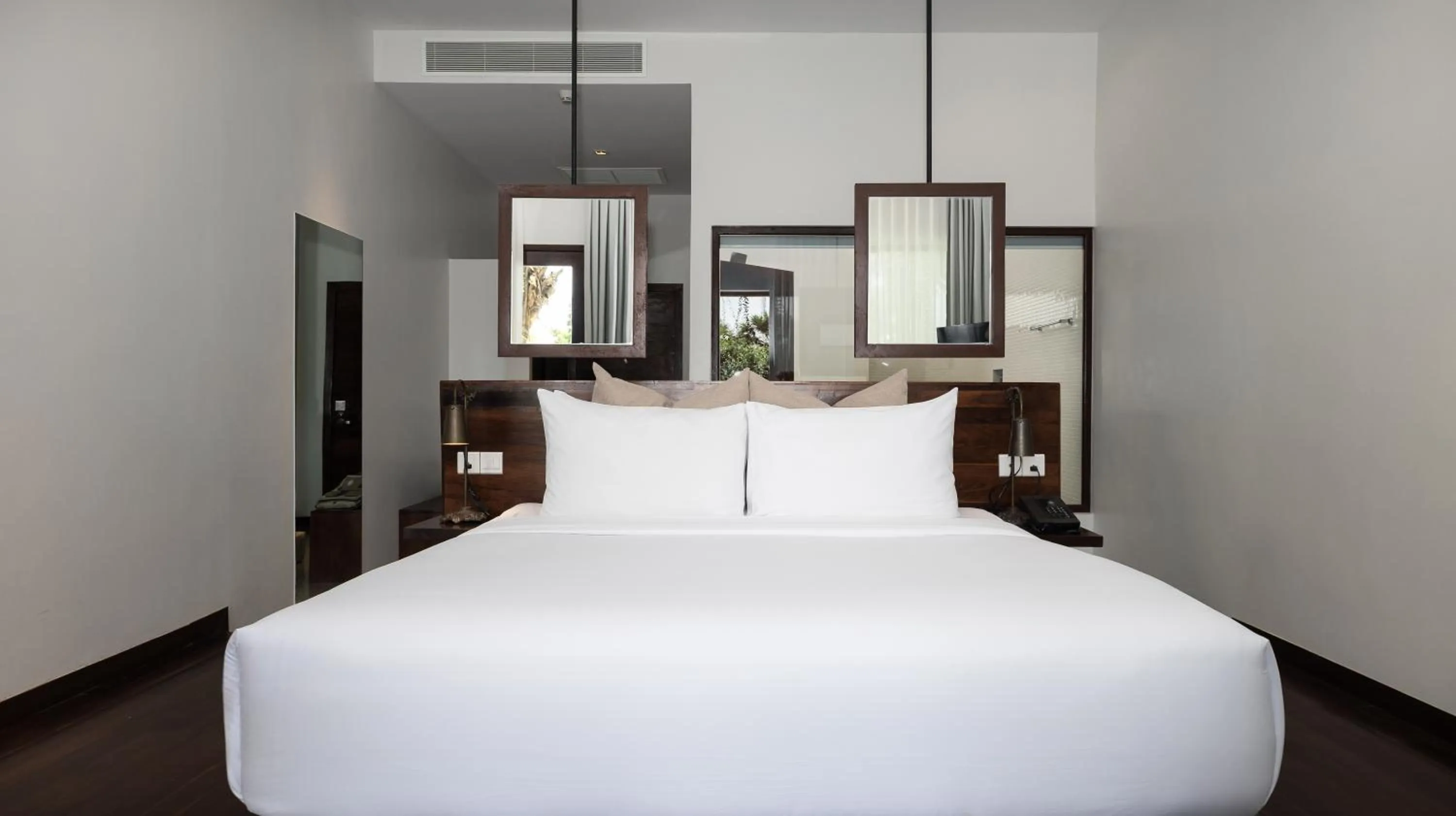 Bedroom, Bed in Shintana Saya La Maison