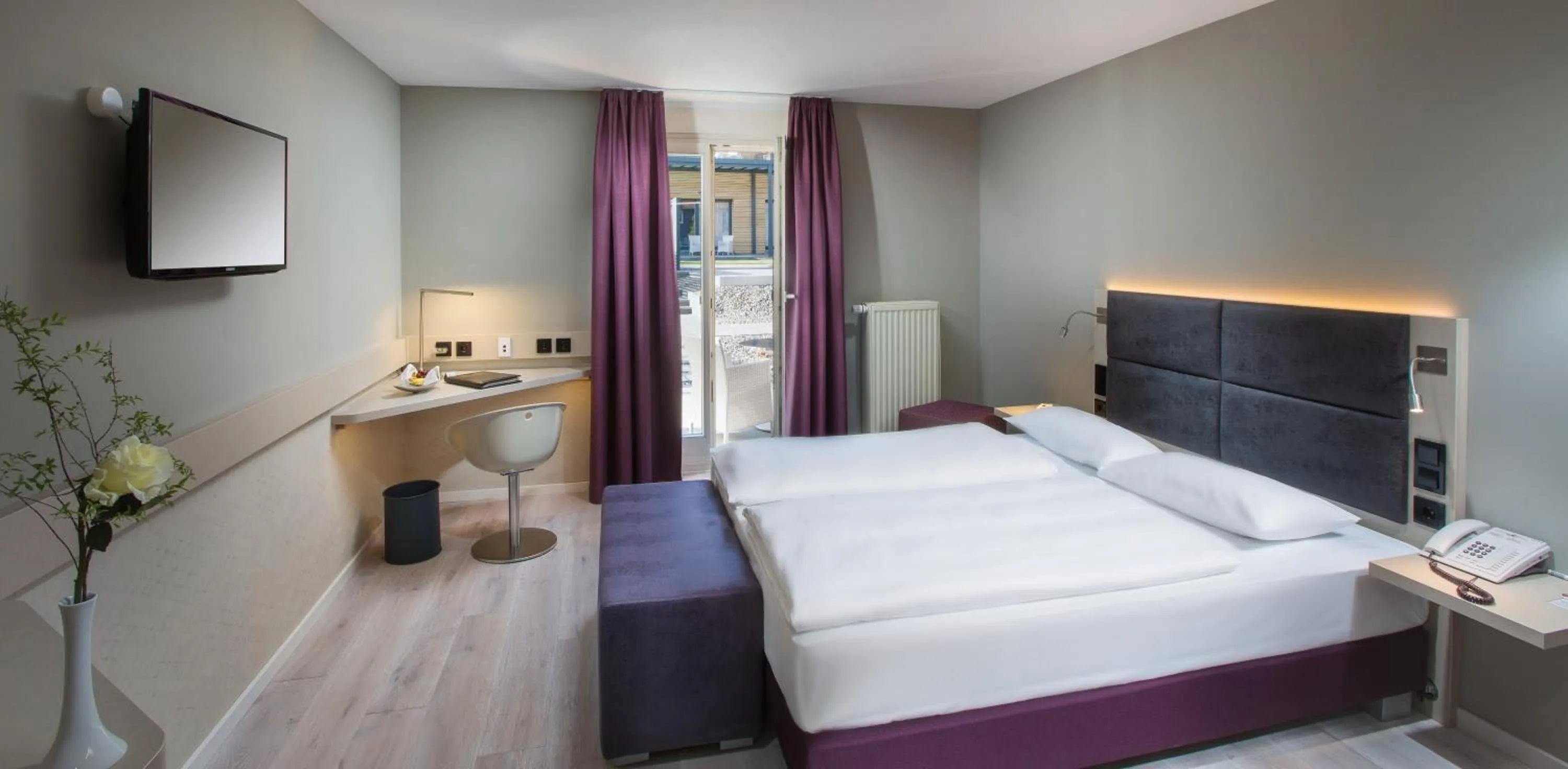 Photo of the whole room, Bed in Schloss Reinach