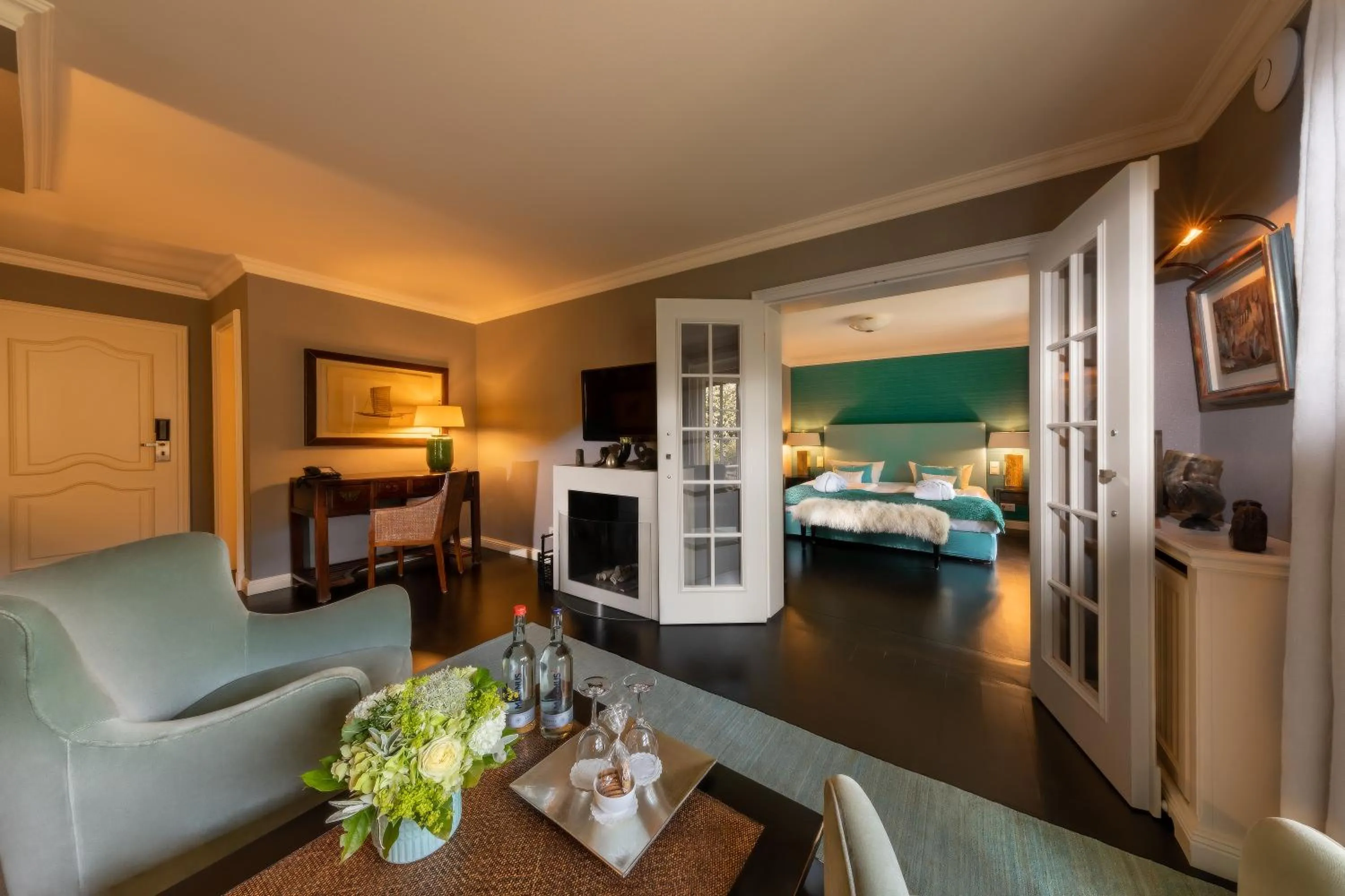 Living room, Bed in Hotel Village