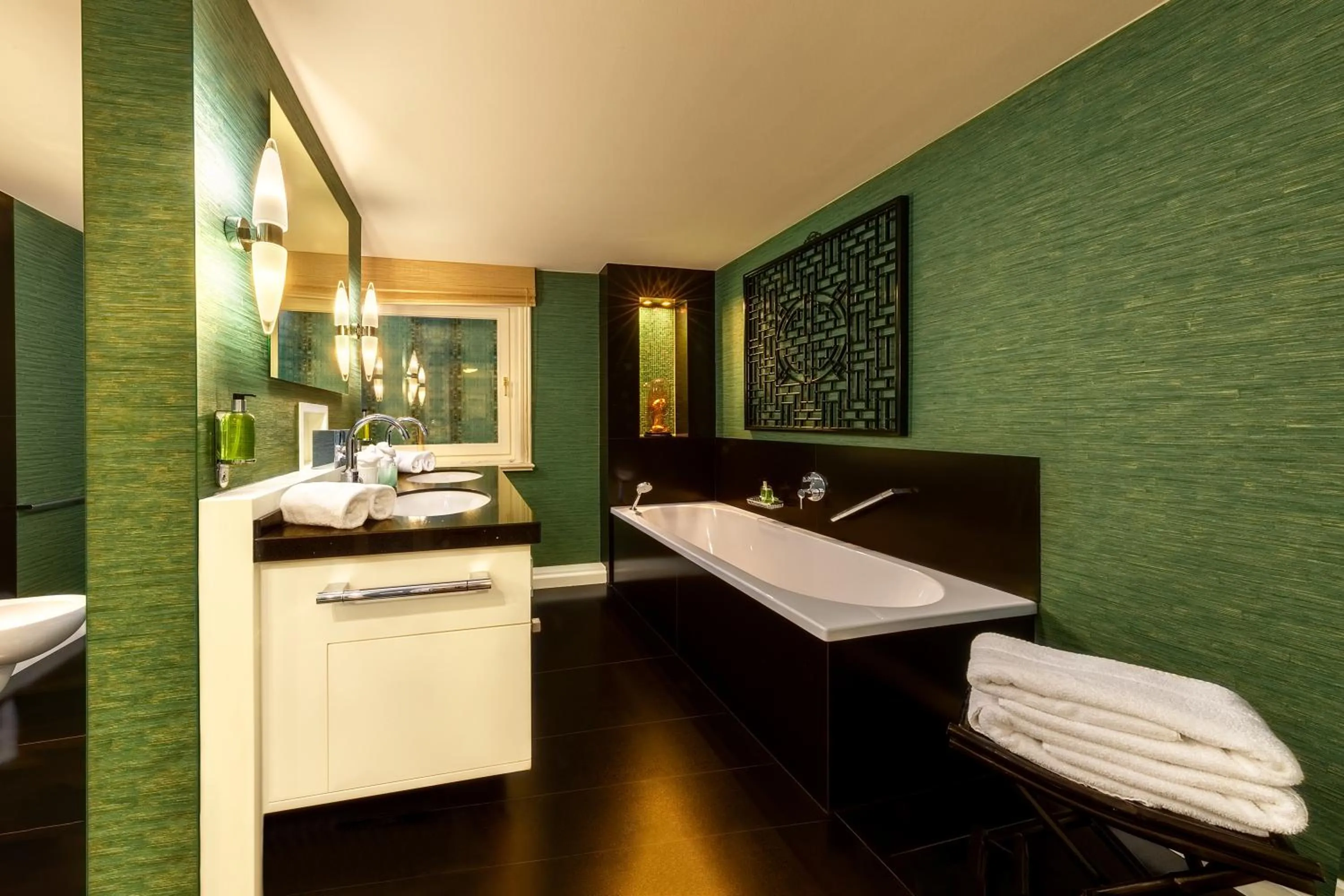 Bath, Bed in Hotel Village