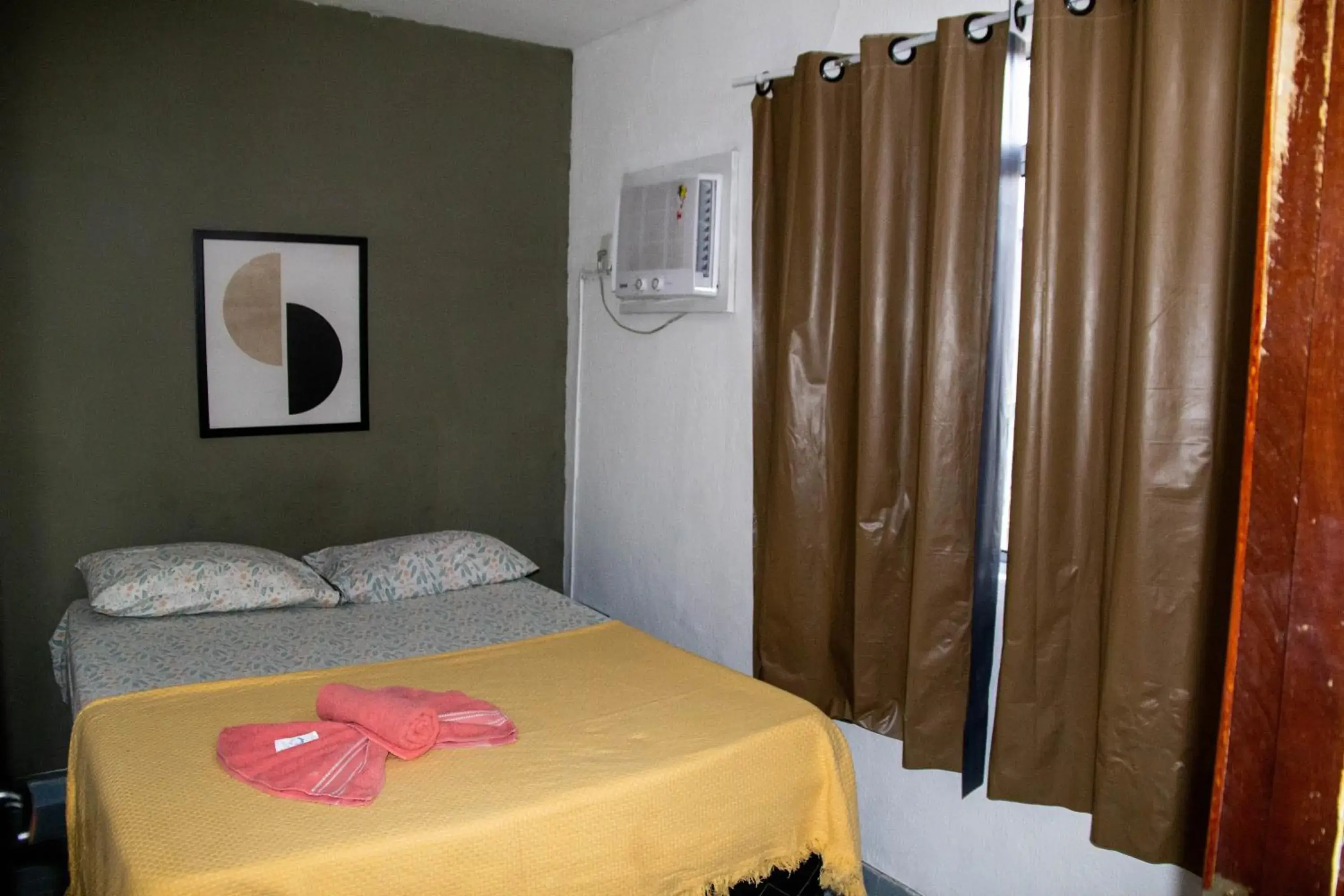 Double or Twin Room with Shared Bathroom in Casa do Meio Pousada Double or Twin Room with Shared Bathroom in Casa do Meio Pousada