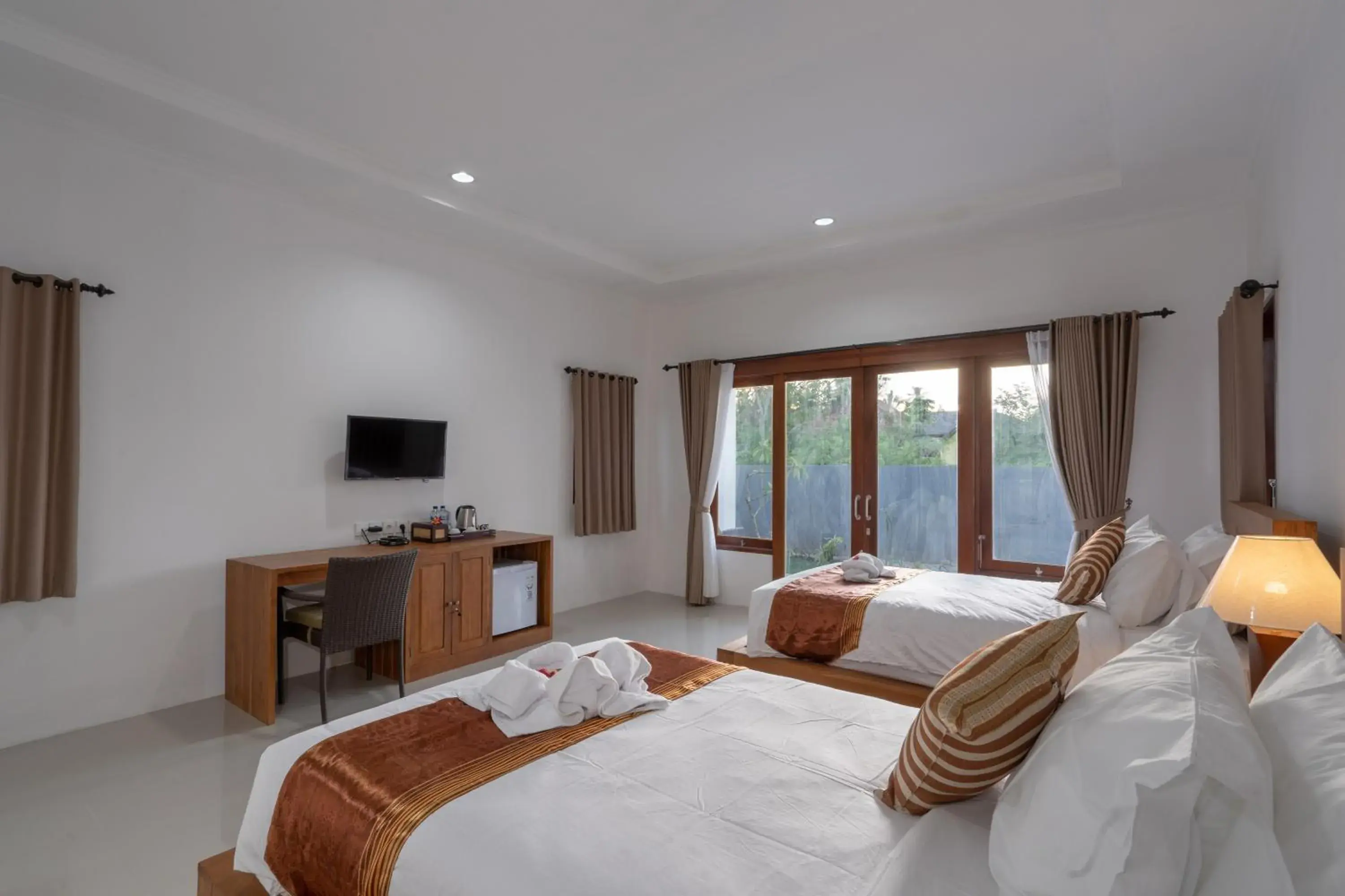 Deluxe Triple Room in Nusa Indah Onai Hotel Deluxe Triple Room in Nusa Indah Onai Hotel