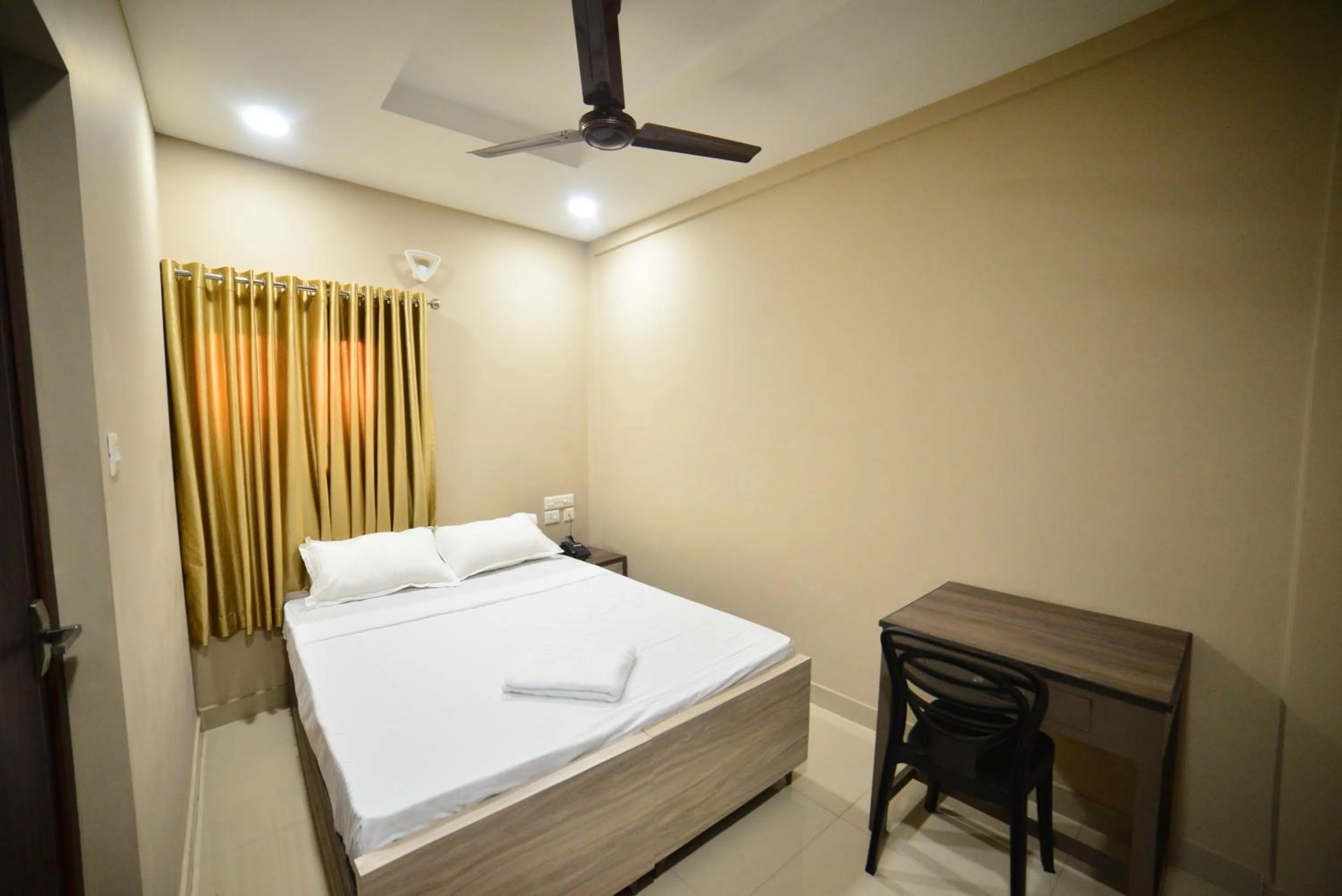 Bedroom, Bed in Hotel Priya