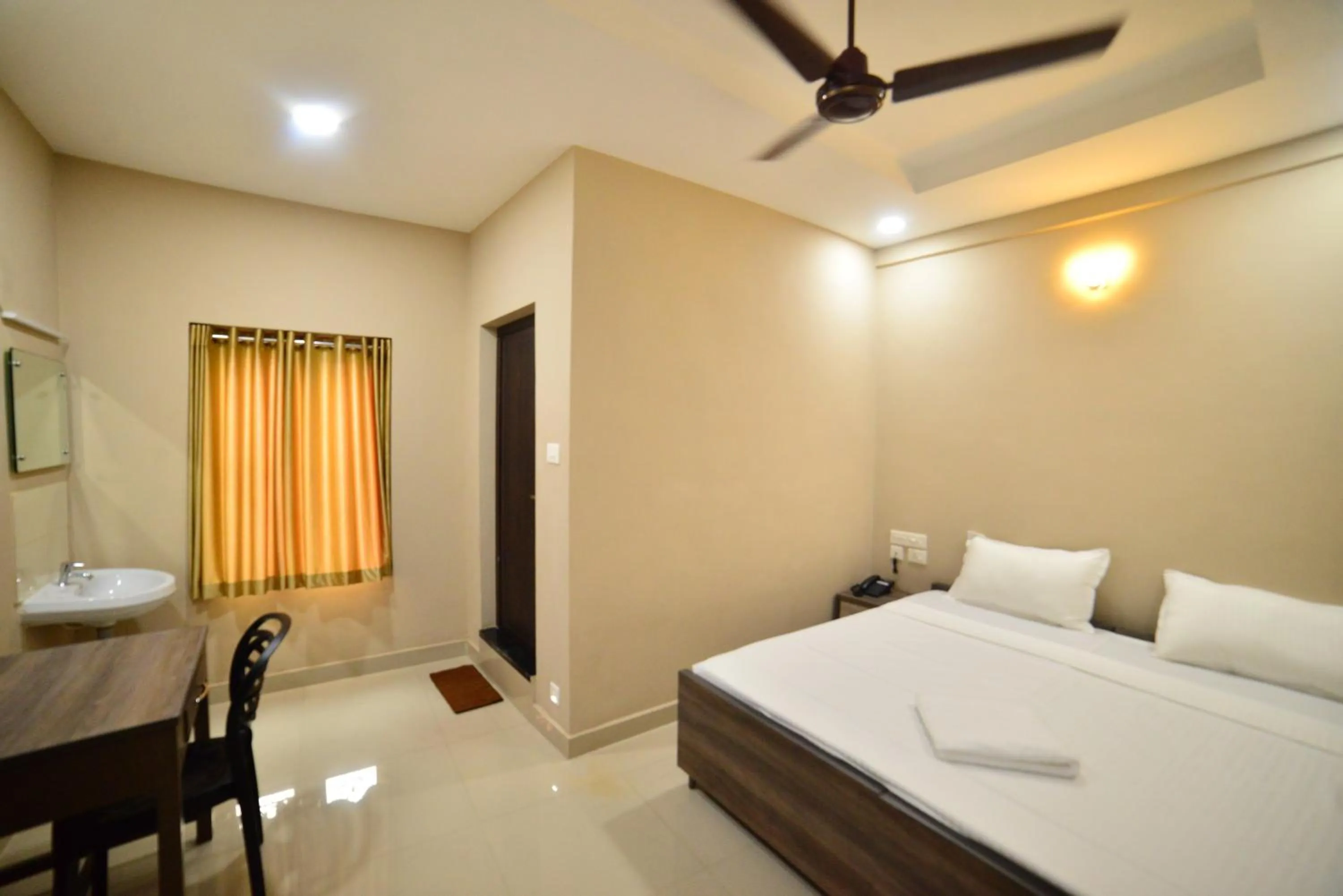 Bedroom, Bed in Hotel Priya