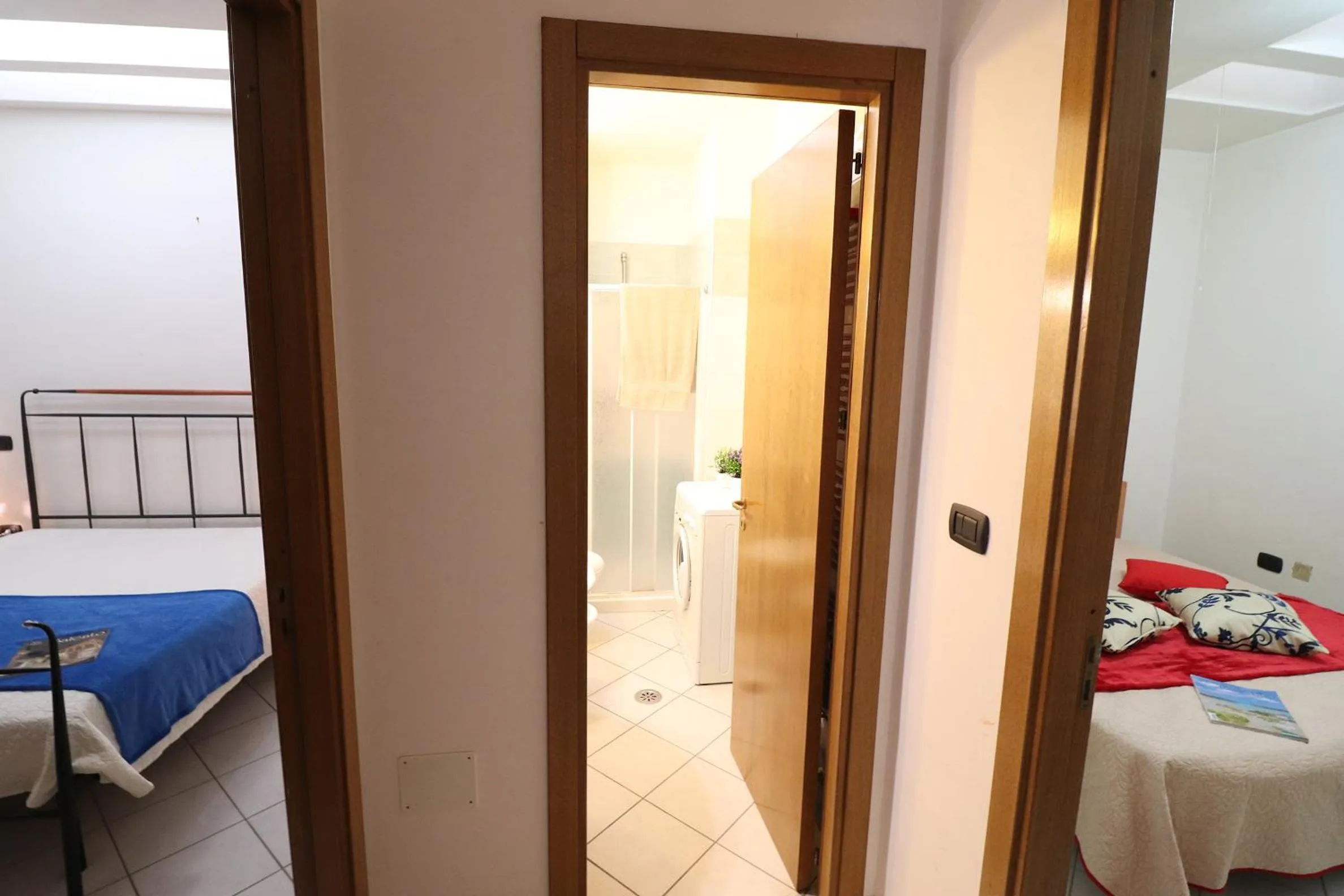 Toilet, Bed in Casa vacanze arianna Otranto centro, Salento 6 posti