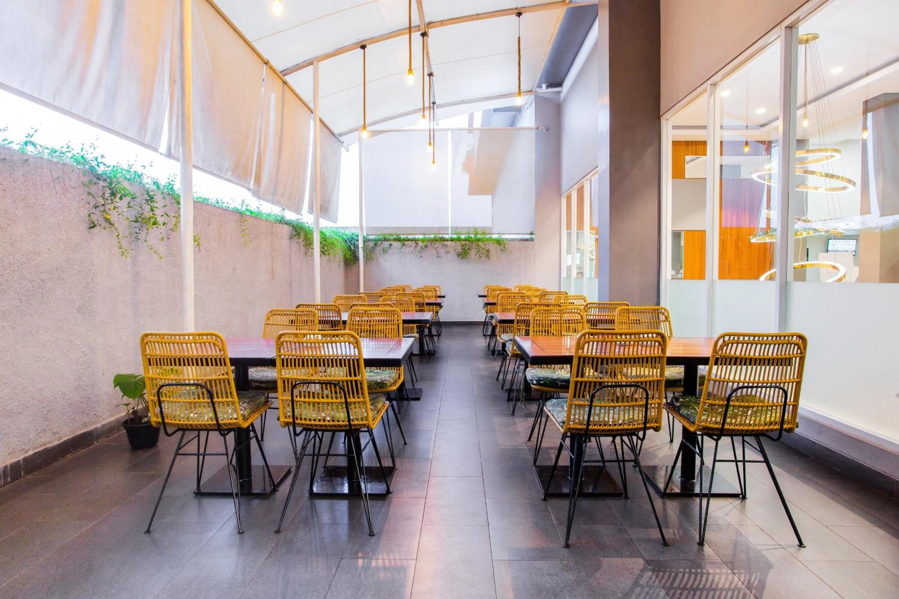 Restaurant/places to eat in Grand Zuri Ketapang