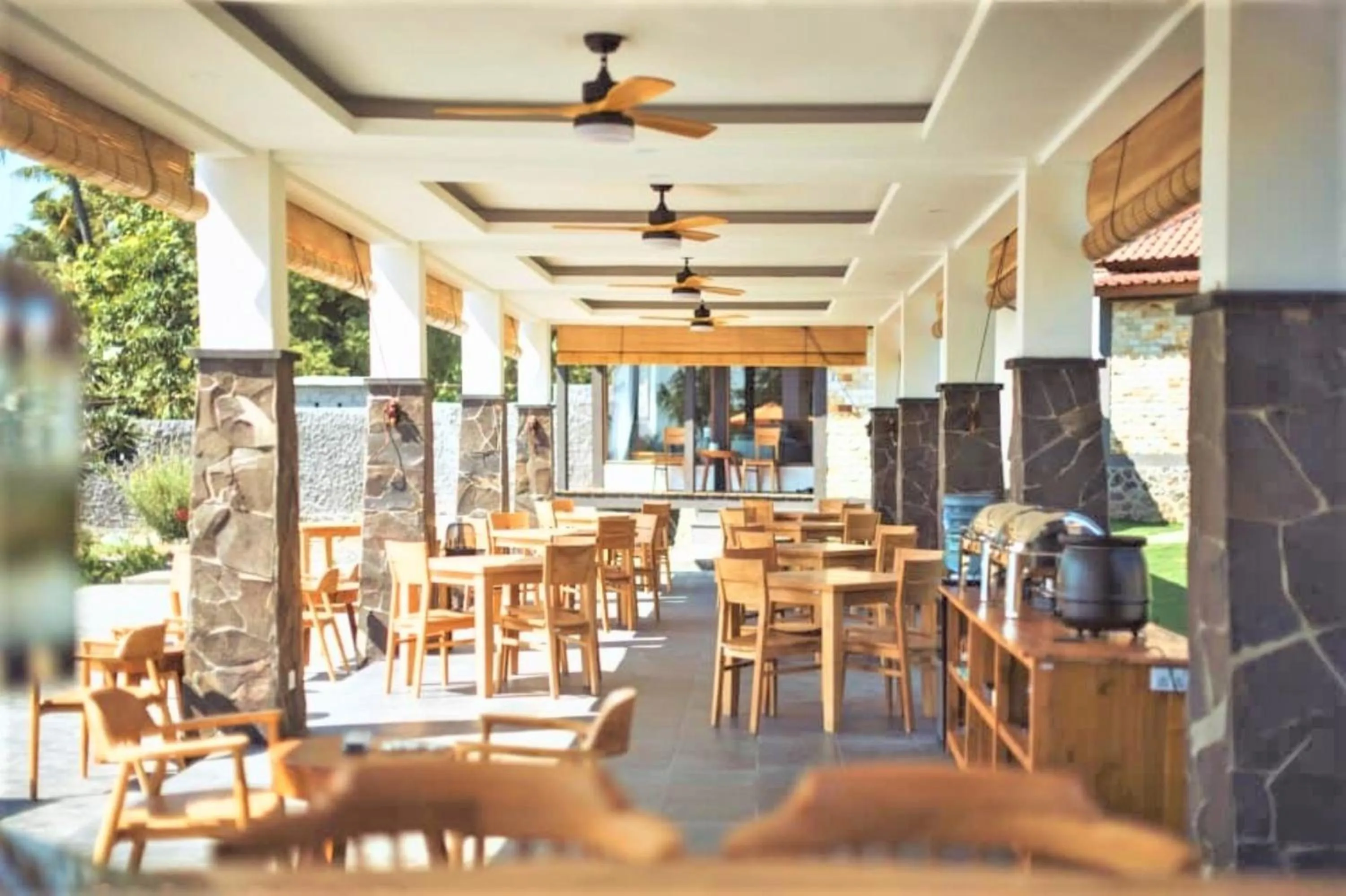 Restaurant/places to eat in Hi Blue Bali Melasti Dive Resort