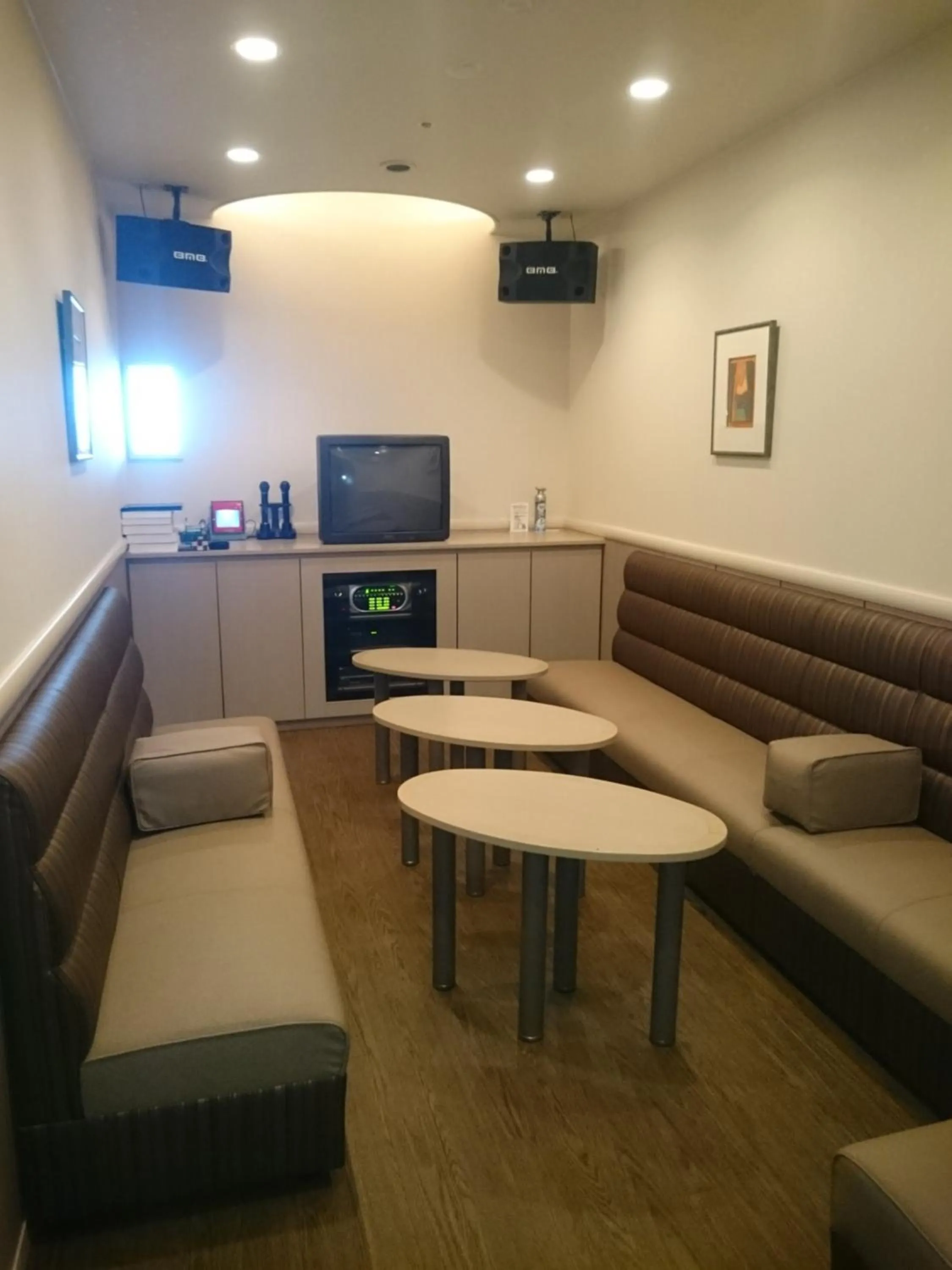 Karaoke in The Gran Resort Elegante Awajishima