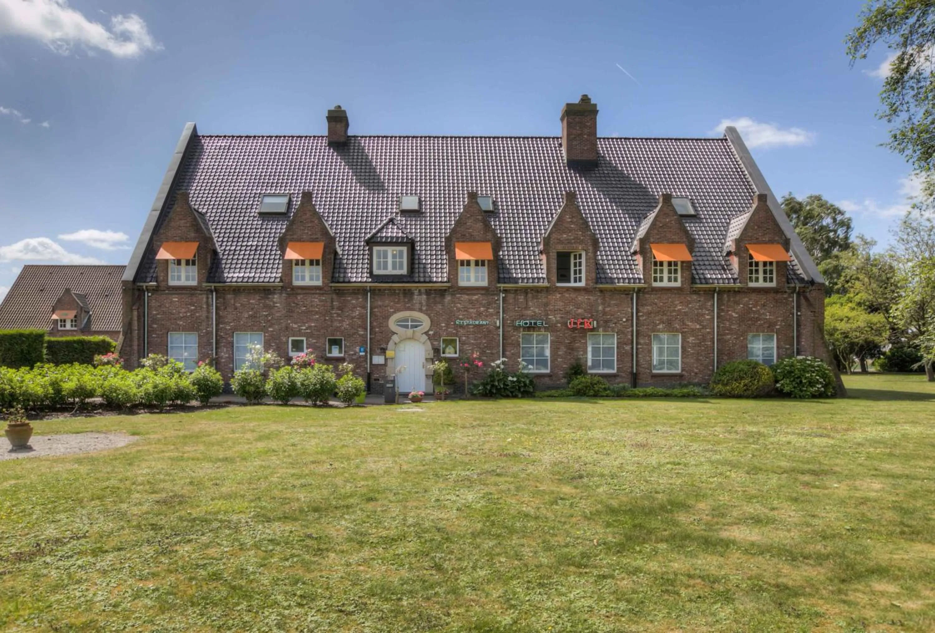 Property building in JFK Hotel Zelzate - Gent