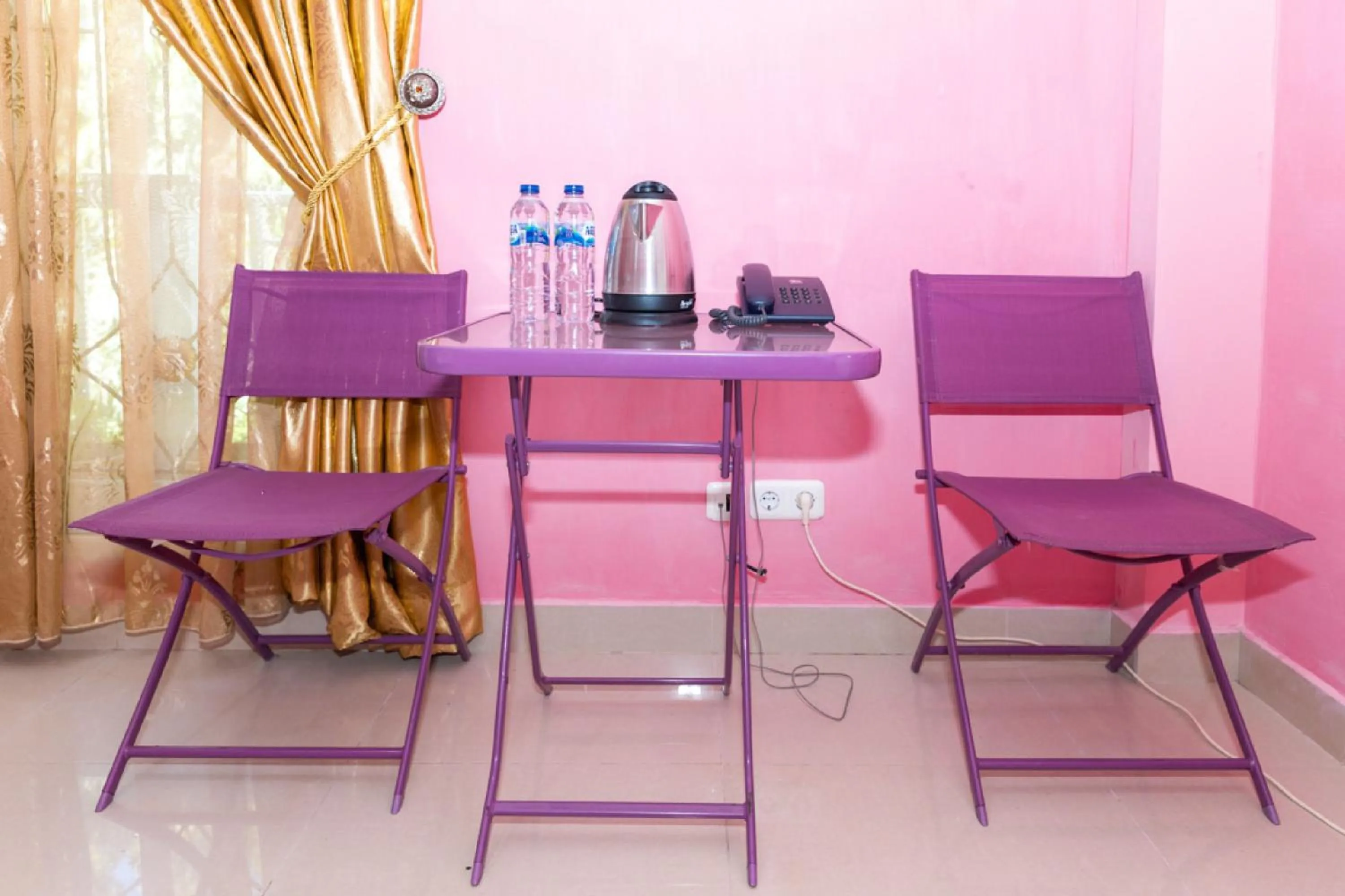 Coffee/tea facilities in RedDoorz Premium @ Sea Residence Manado