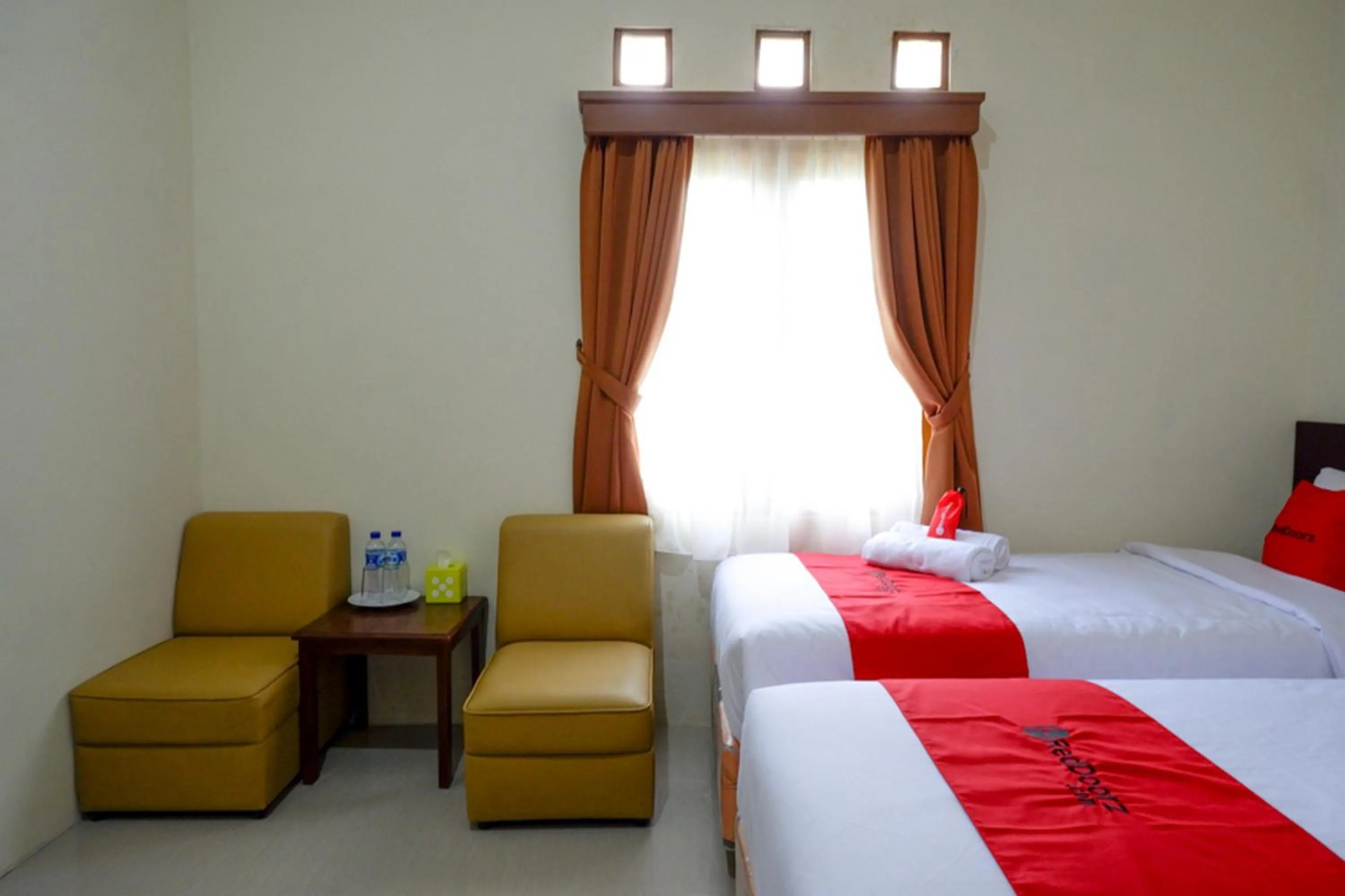 Bed in RedDoorz near Stadion 45 Karanganyar