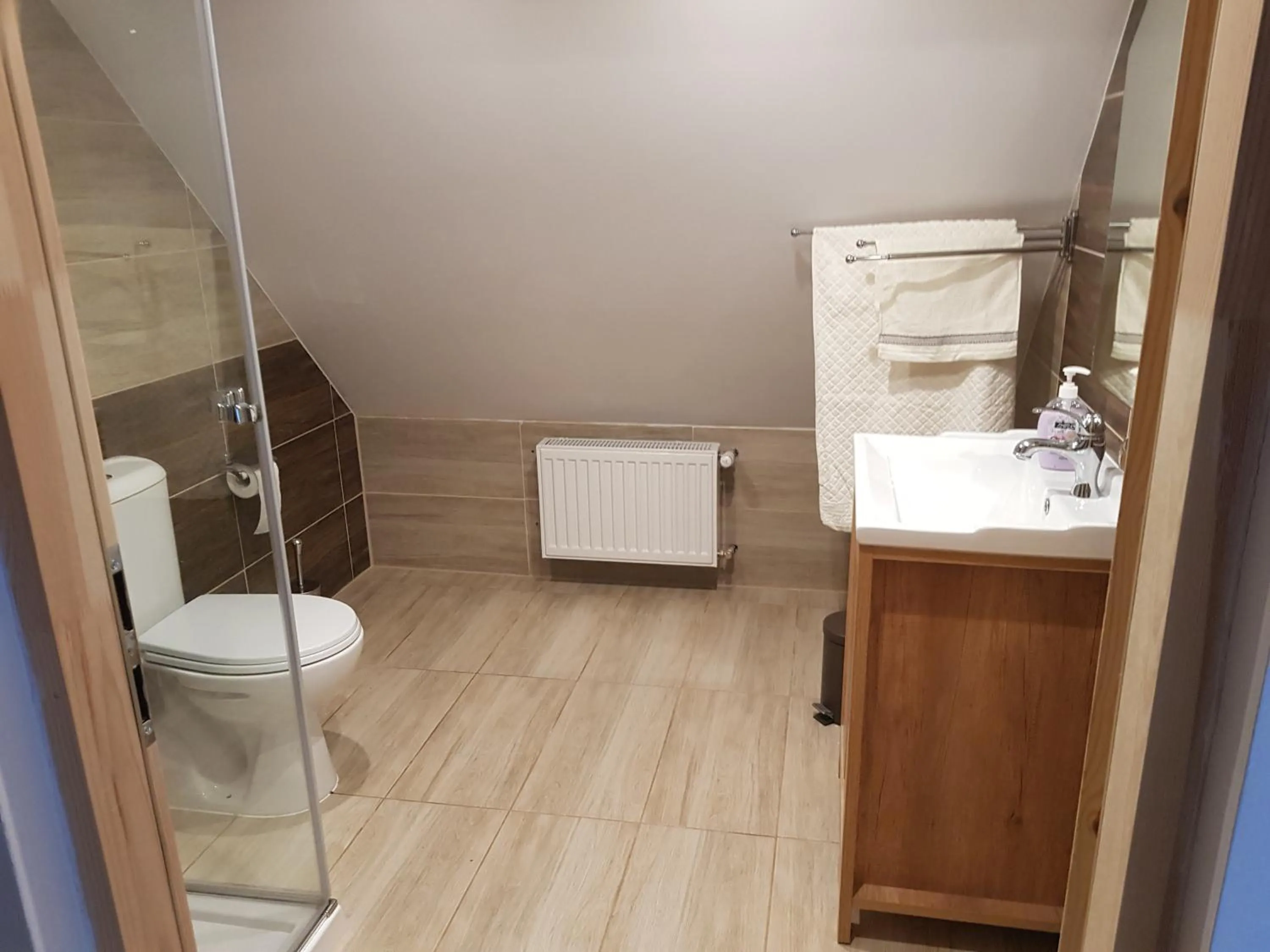 Pokoje Gościnne Art- Dworek