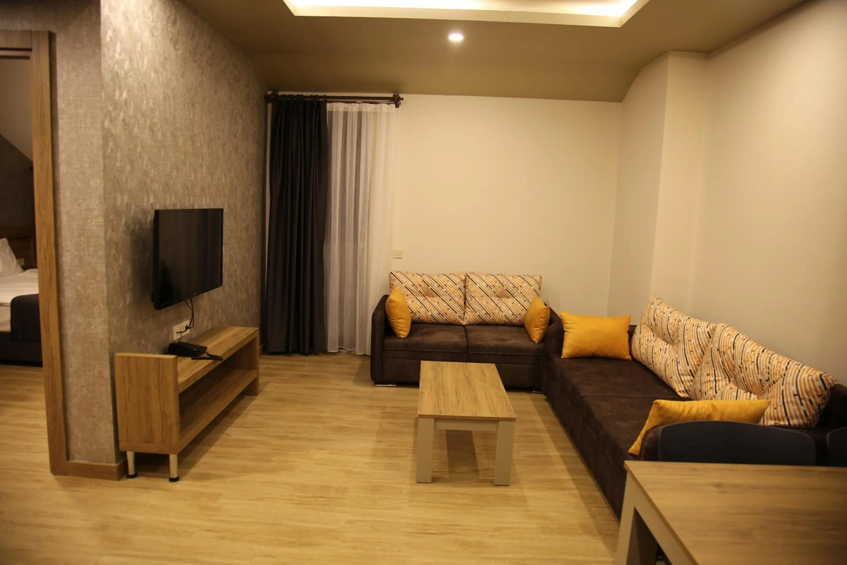 Communal lounge/ TV room in Golden World Suite Hotel