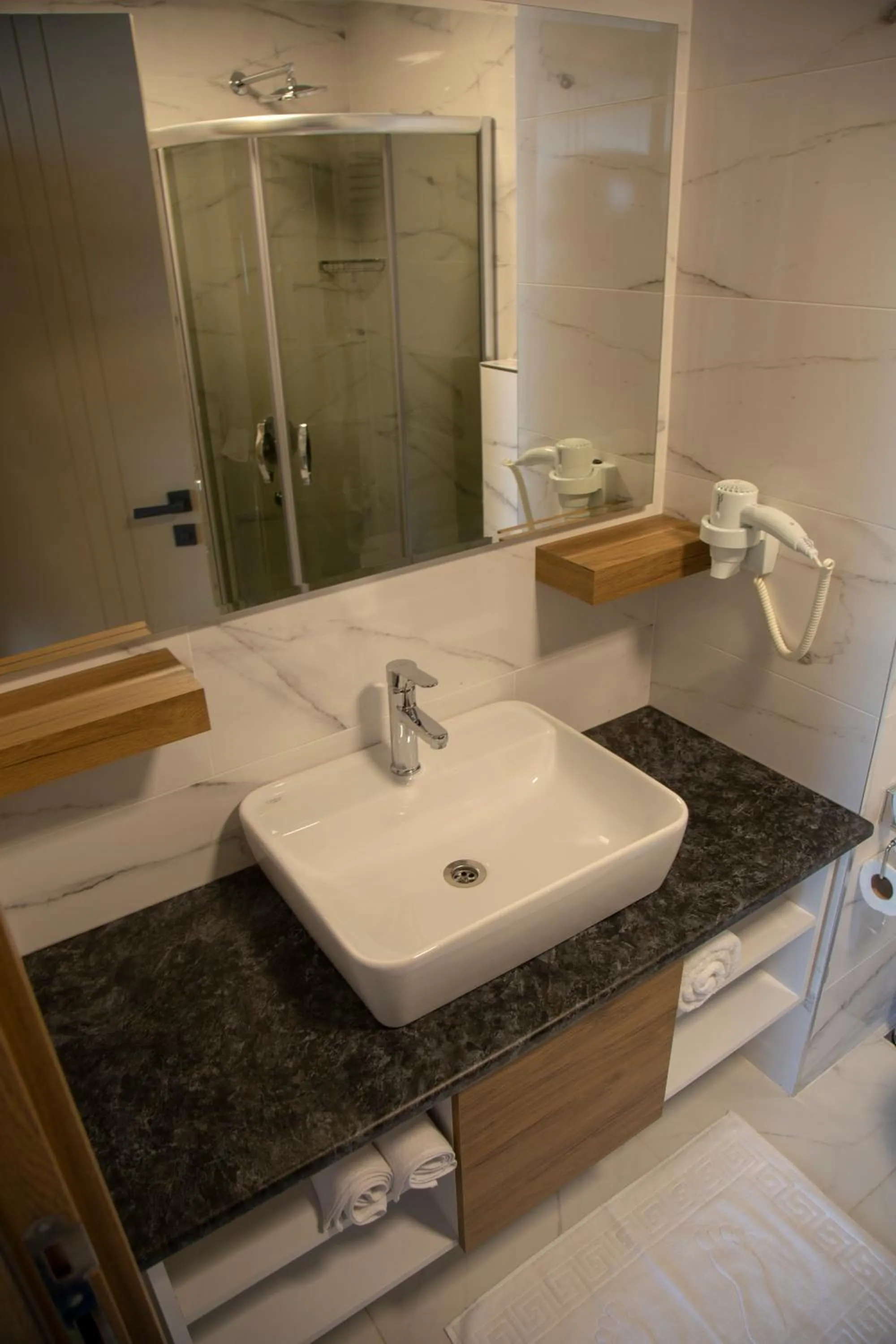 Bathroom in Golden World Suite Hotel