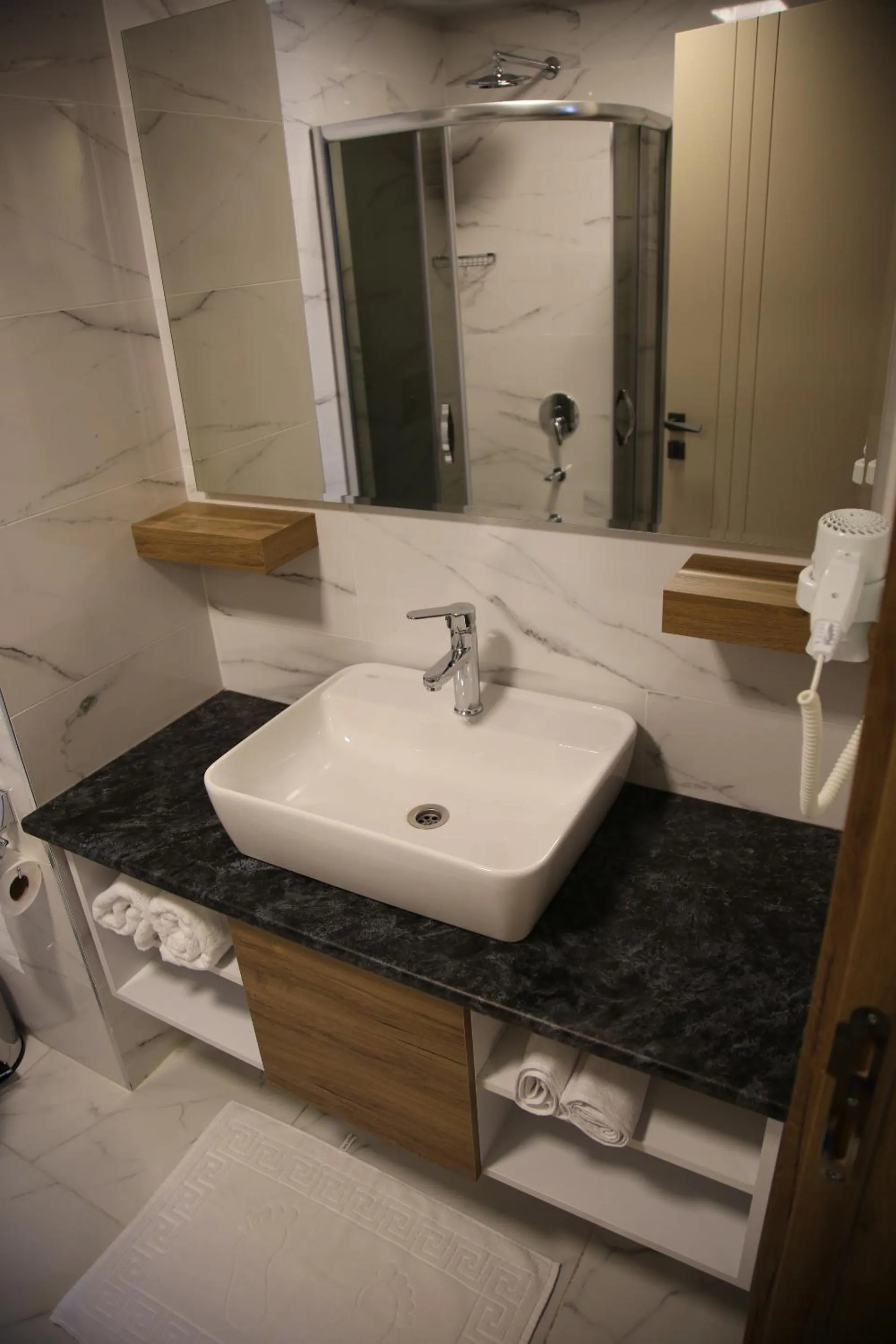 Bathroom in Golden World Suite Hotel