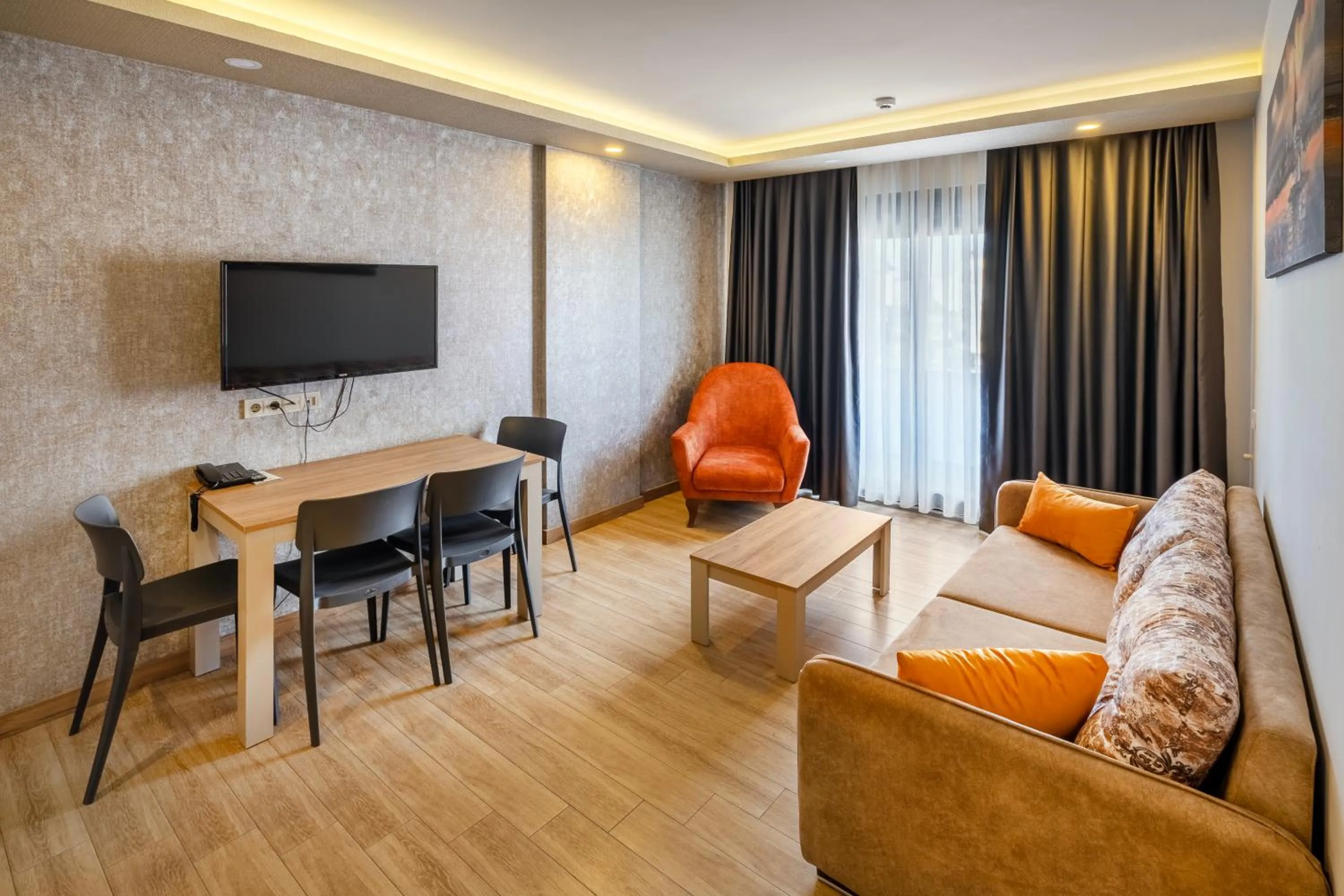 TV and multimedia in Golden World Suite Hotel