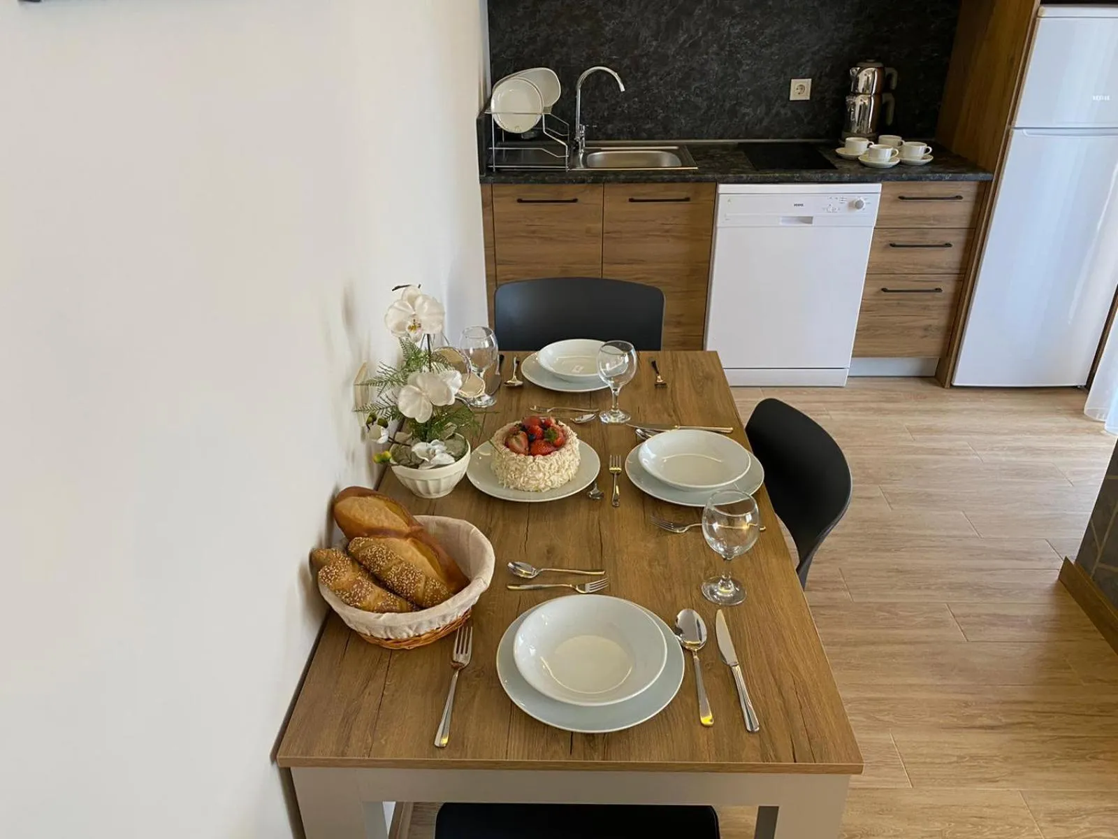 Dining area in Golden World Suite Hotel