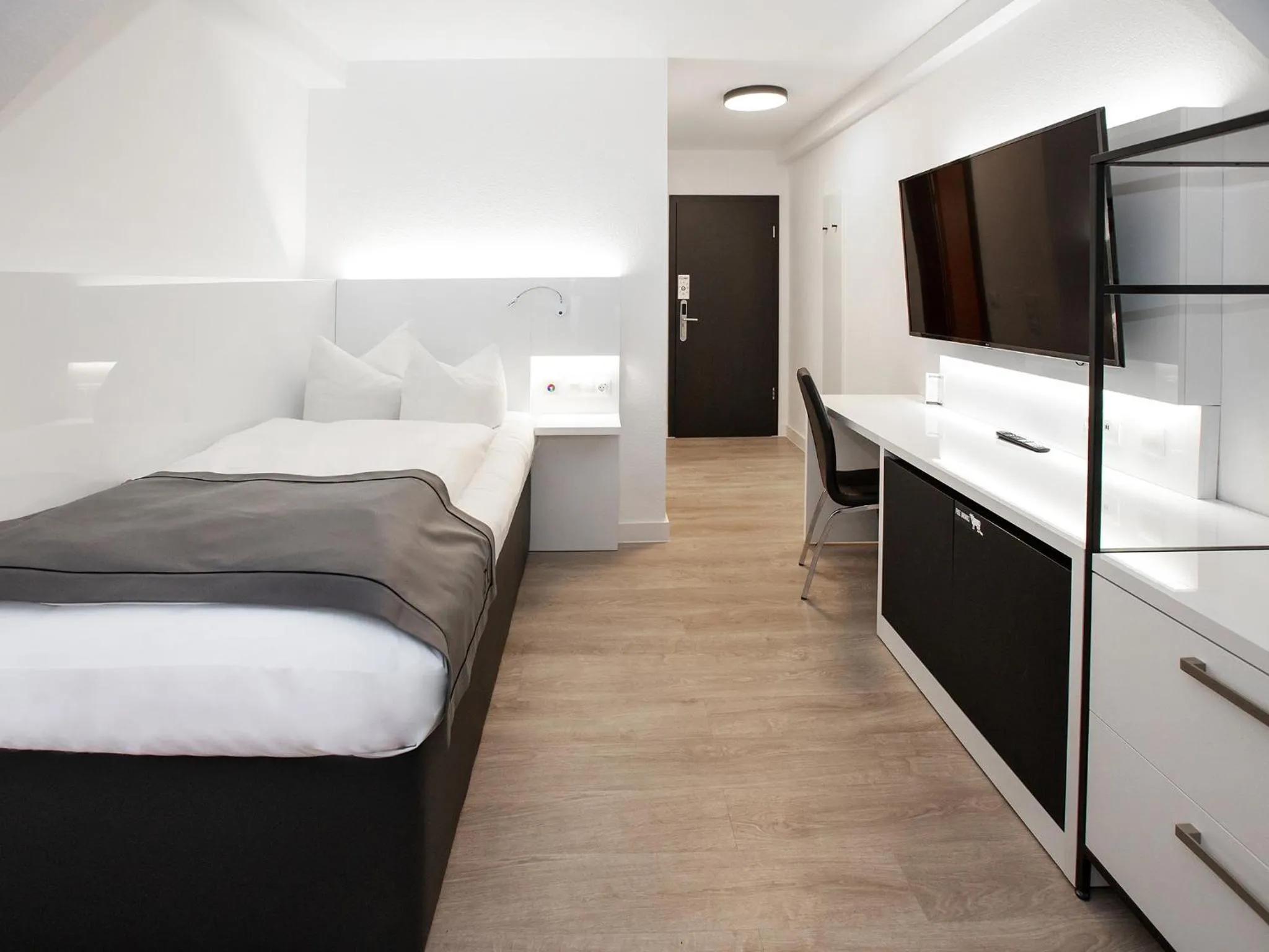 Photo of the whole room, Bed in DORMERO Hotel Worms