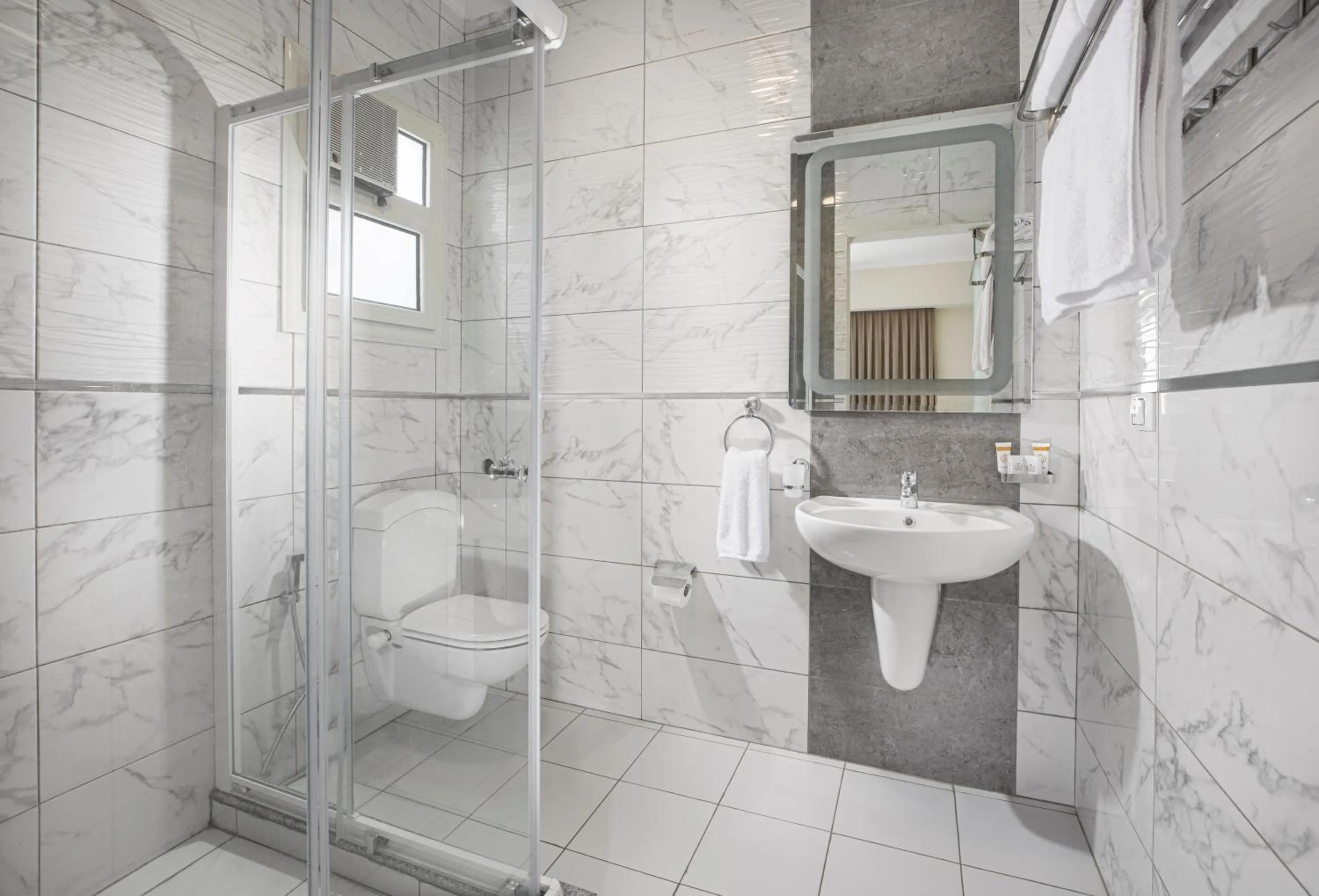 Toilet in Vibotel Residence Hotel Apartments