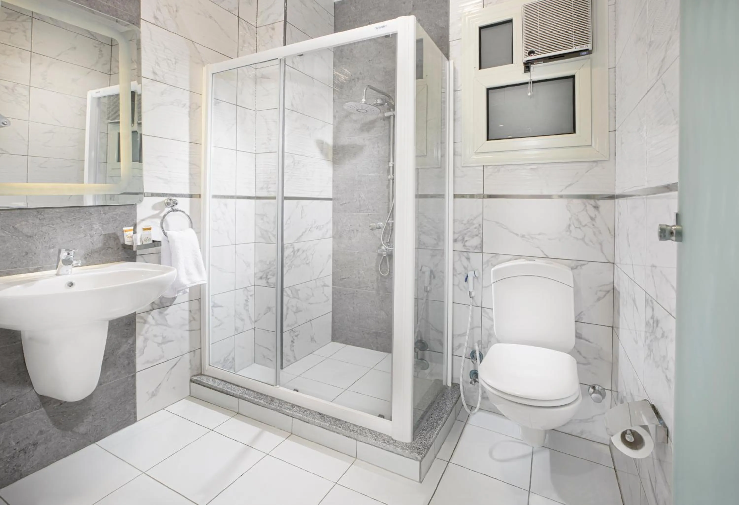 Shower in Vibotel Residence Hotel Apartments