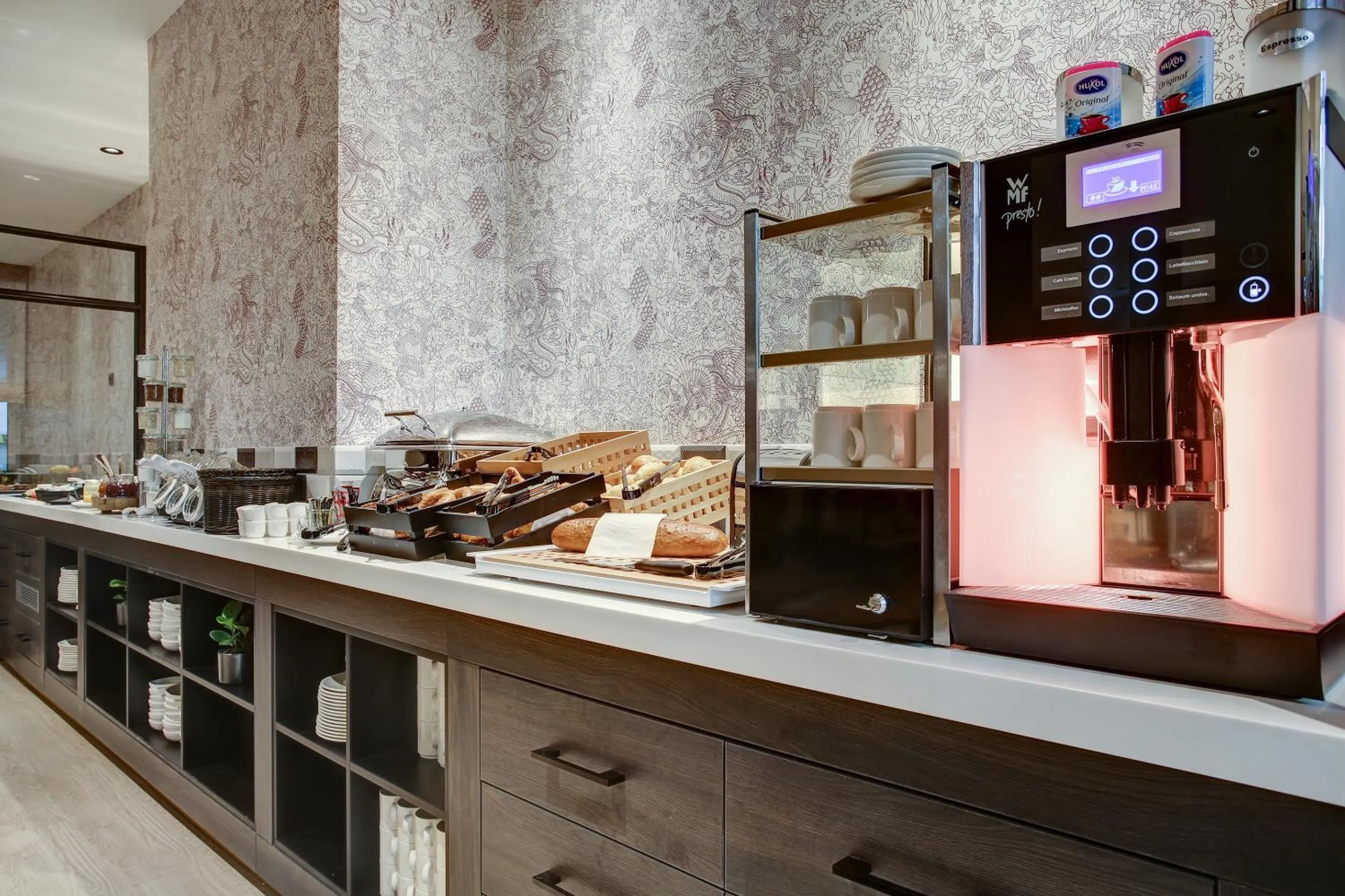 Coffee/tea facilities in Vienna House Easy by Wyndham Hamburg City