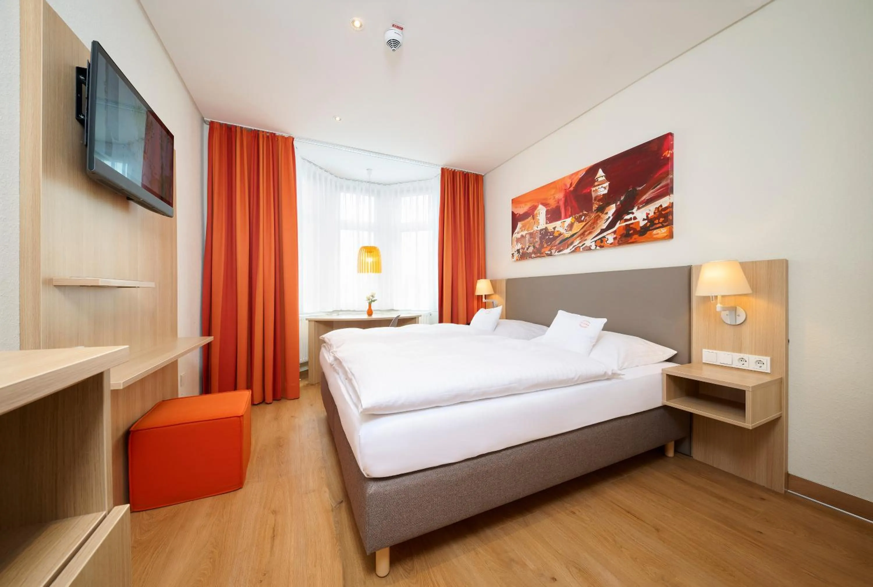 Photo of the whole room, Bed in Hotel VICTORIA Nürnberg