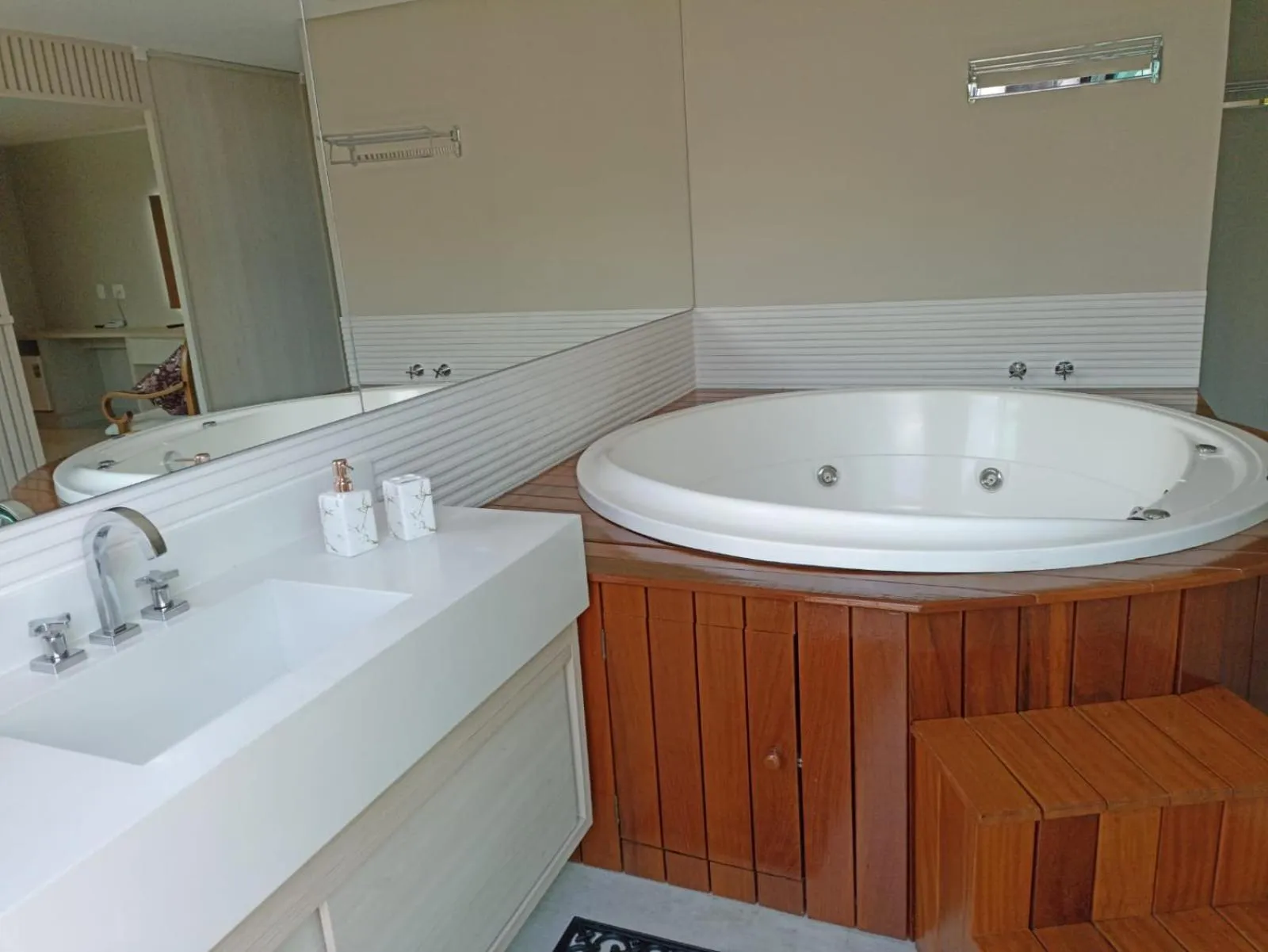 Hot Tub in Nova Onda Hotel