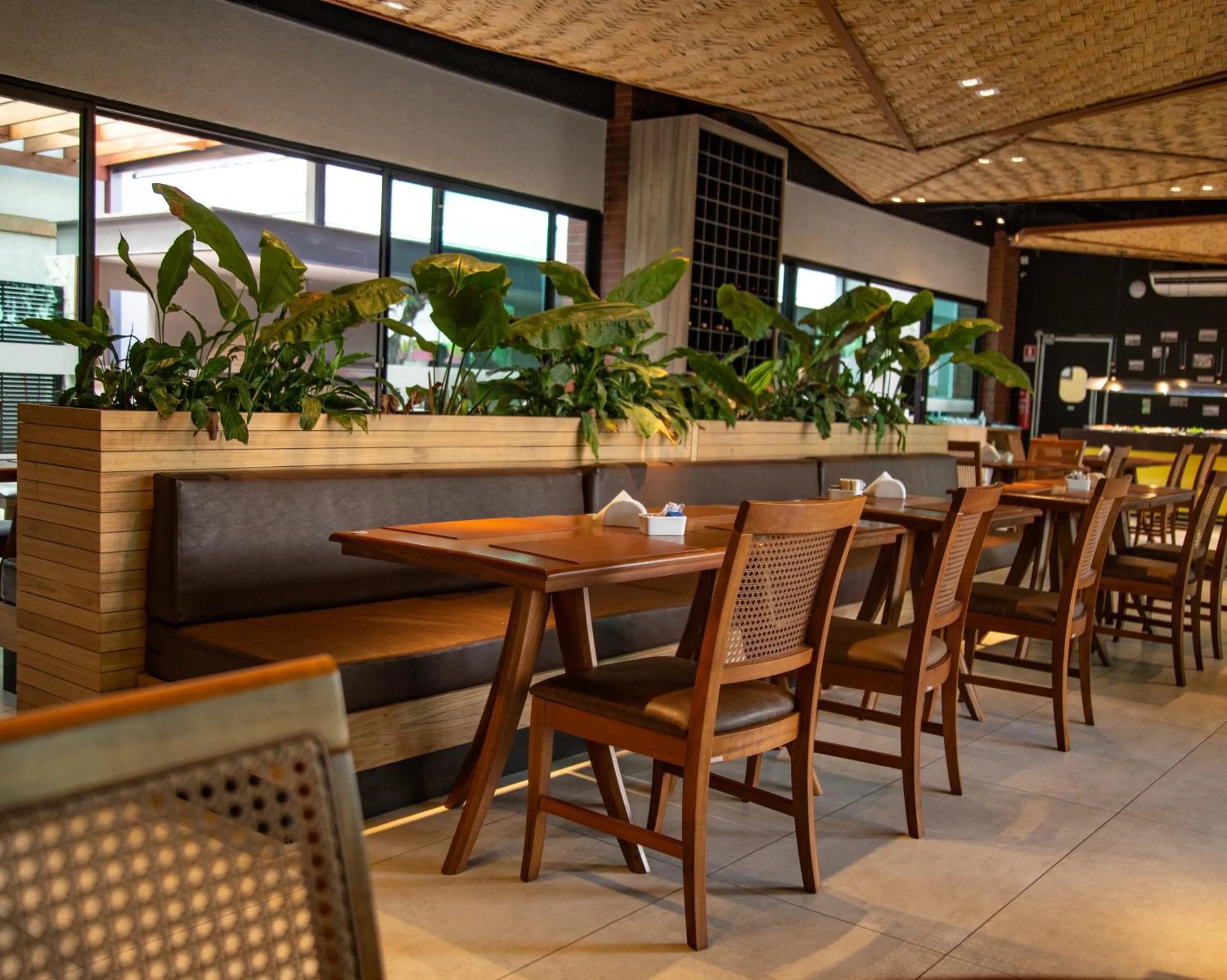 Restaurant/places to eat in Nova Onda Hotel