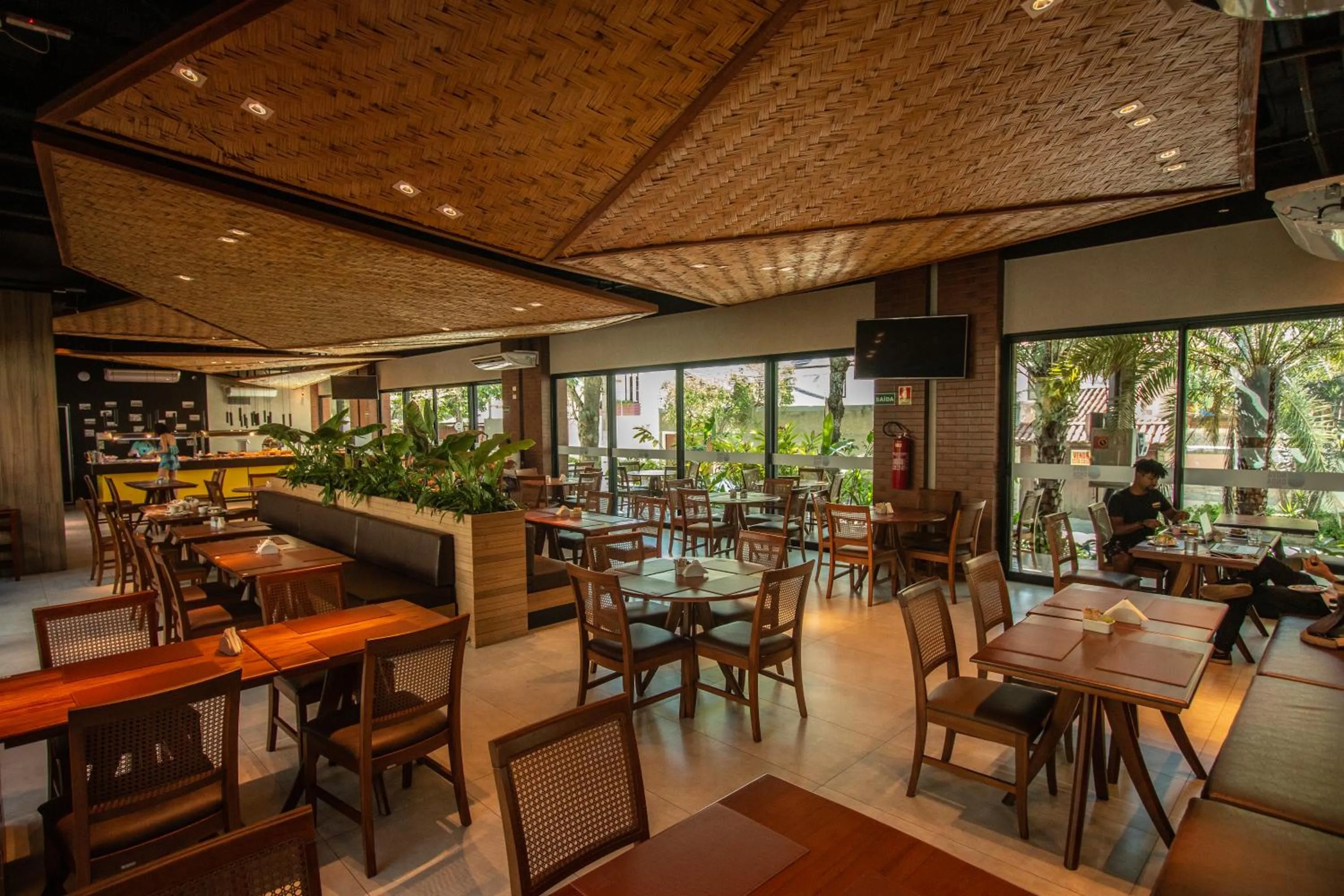 Restaurant/places to eat in Nova Onda Hotel