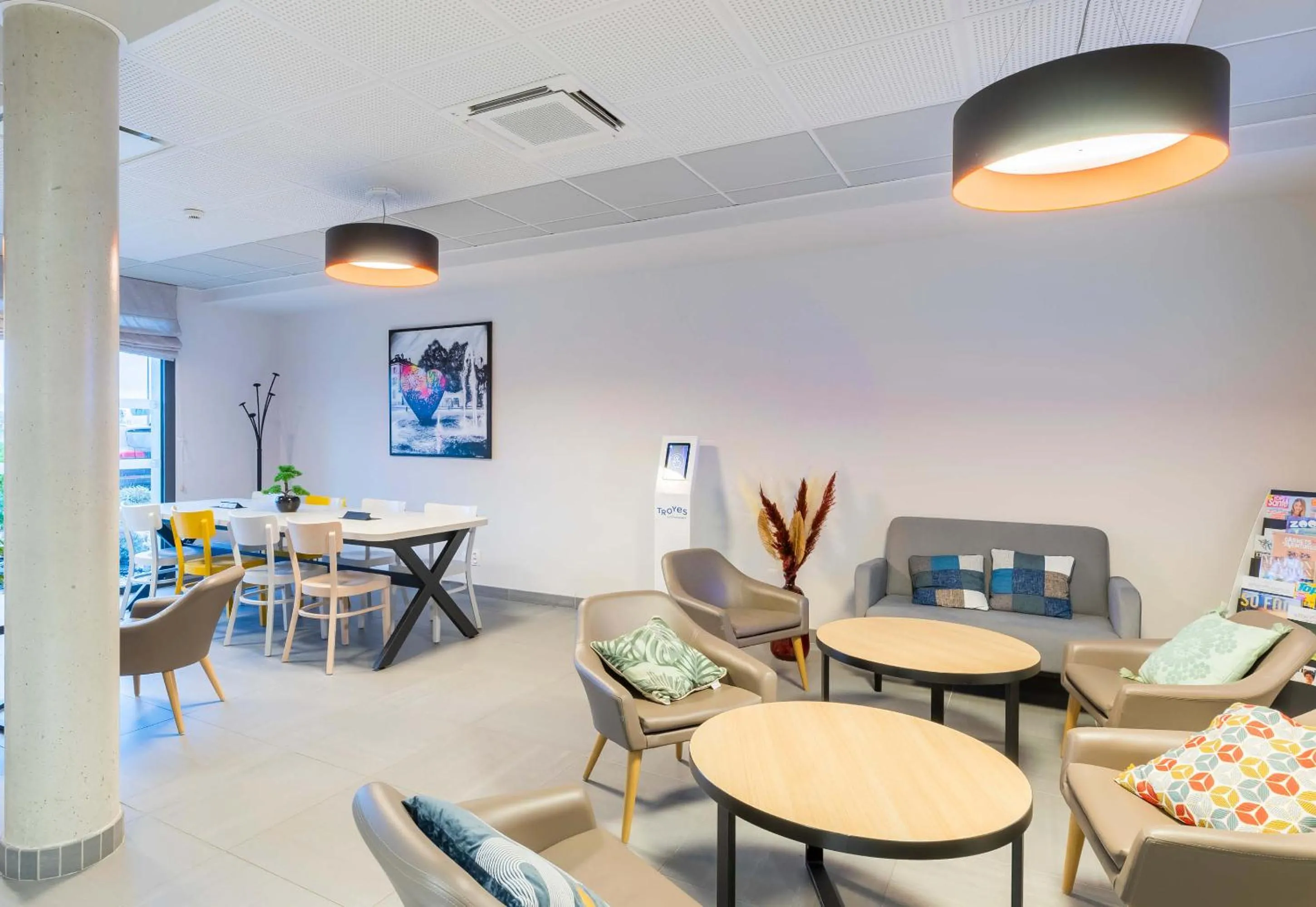 Seating area in B&B HOTEL Troyes Magasins d'usine