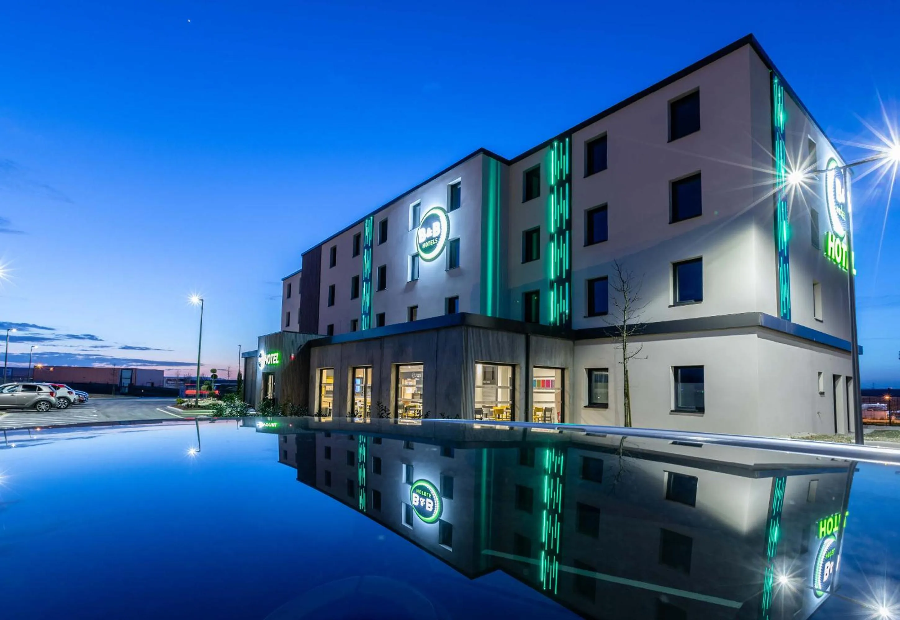 Property building in B&B HOTEL Troyes Magasins d'usine