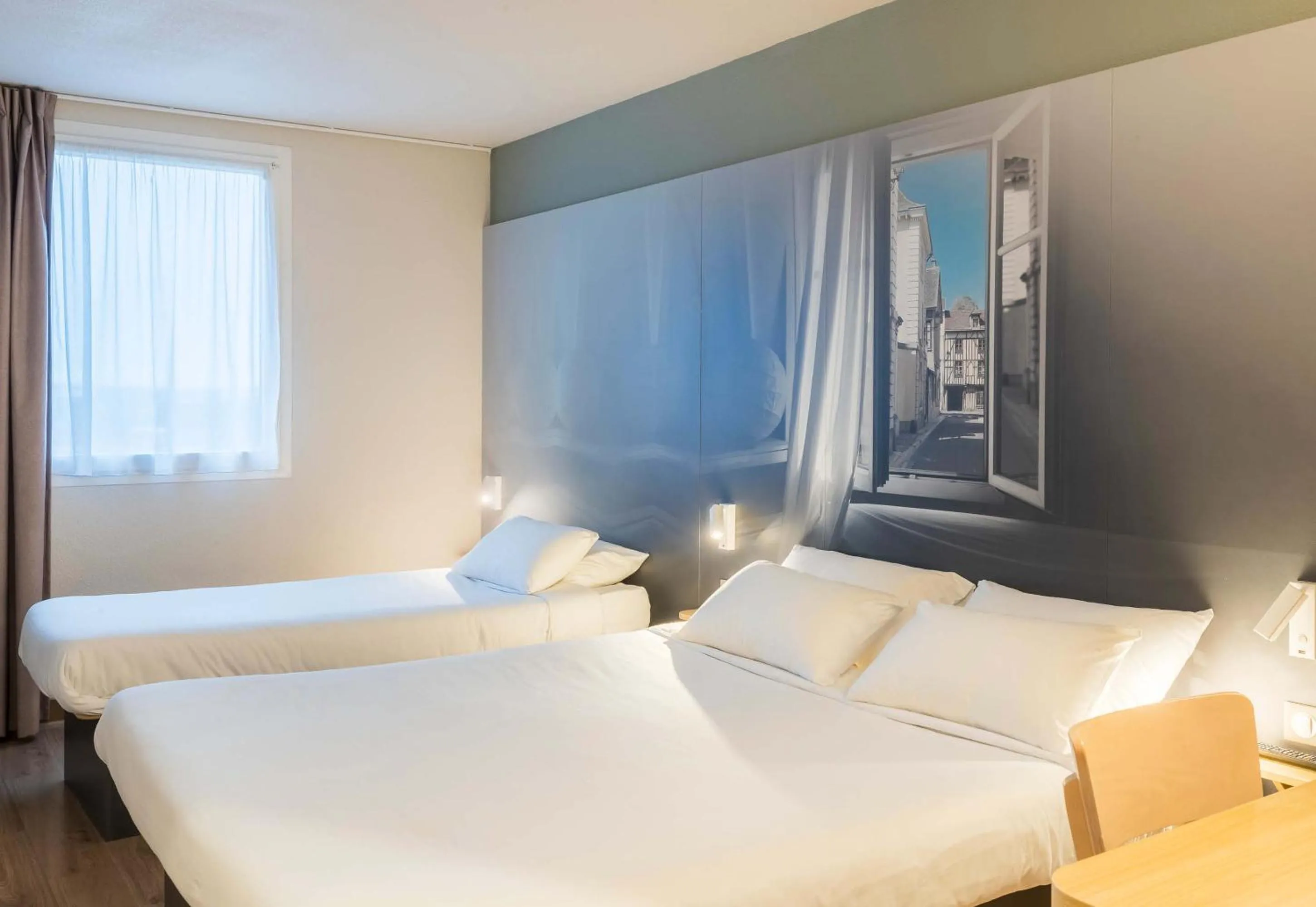 Bedroom, Bed in B&B HOTEL Troyes Magasins d'usine