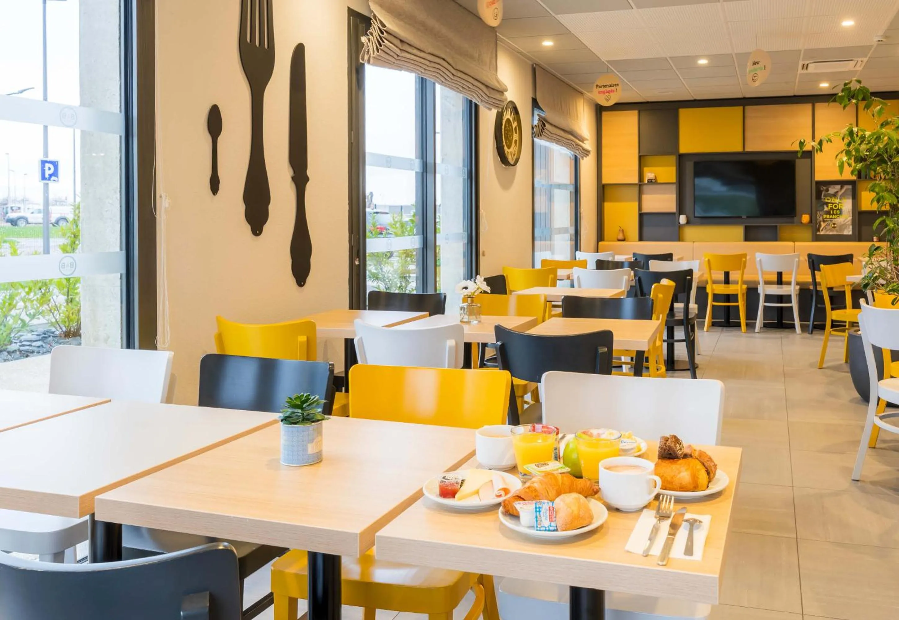 Restaurant/places to eat in B&B HOTEL Troyes Magasins d'usine