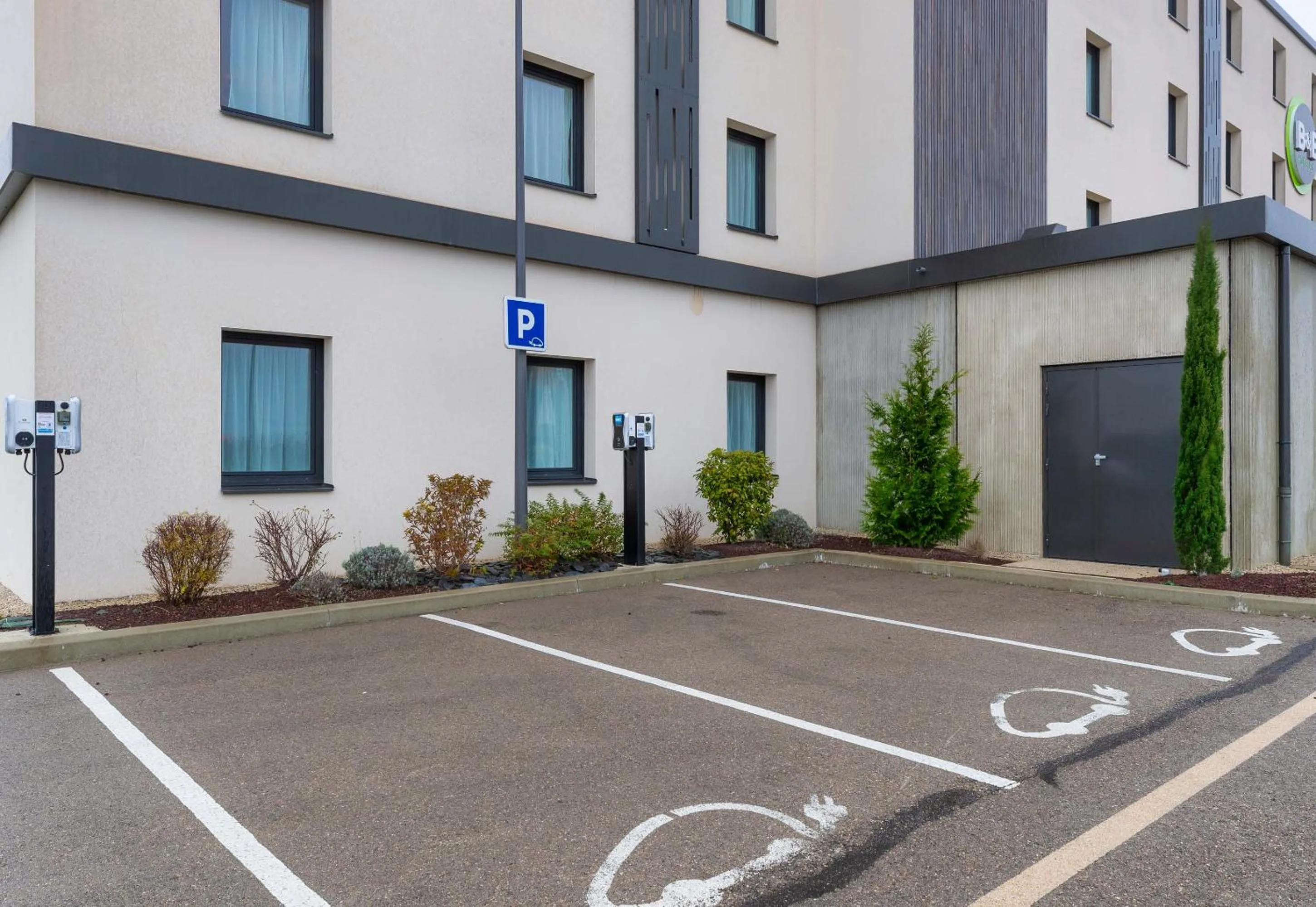 Parking in B&B HOTEL Troyes Magasins d'usine