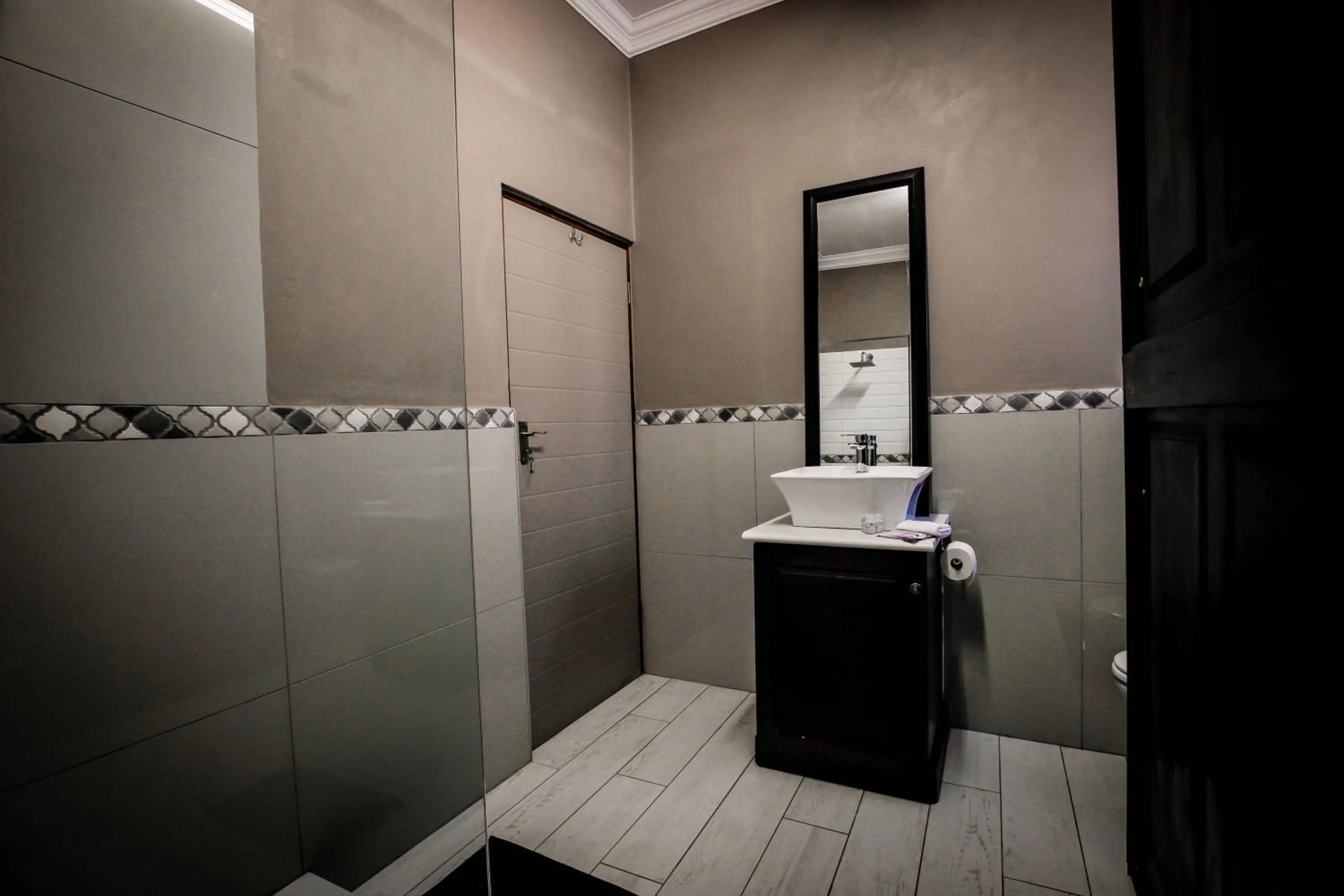 Shower in Potch Manor Guest House
