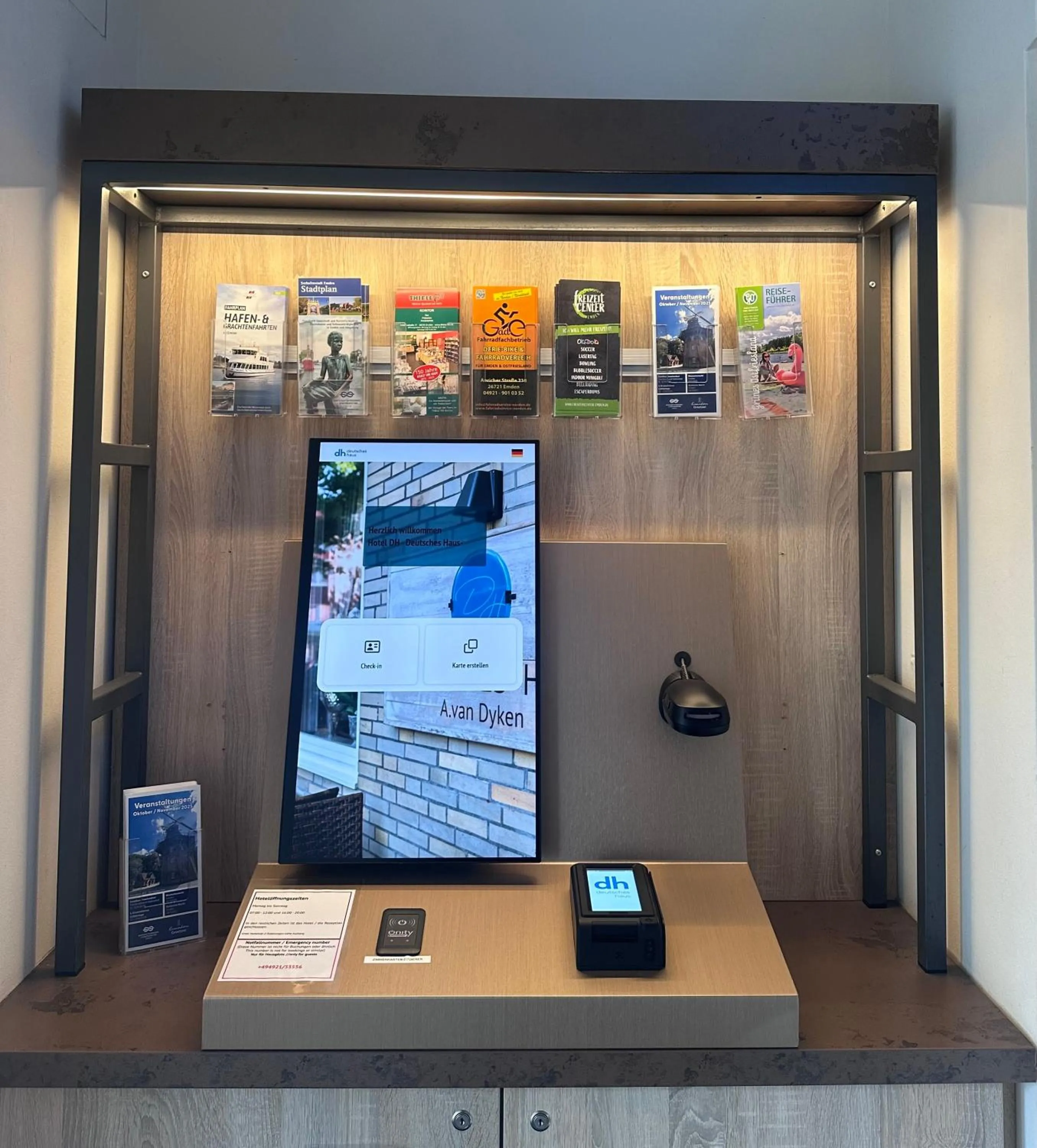 Lobby or reception in Hotel DH -Deutsches Haus-