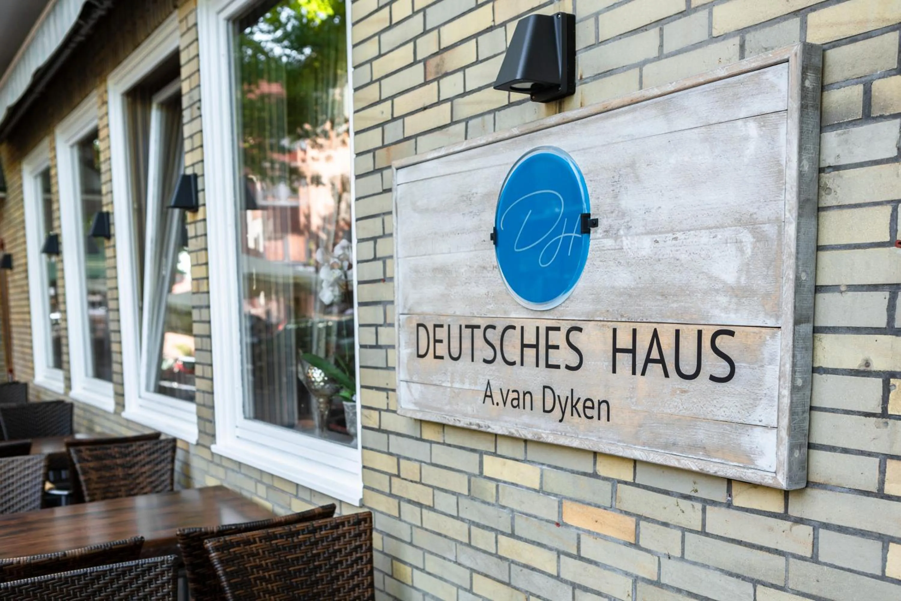 Property logo or sign in Hotel DH -Deutsches Haus-
