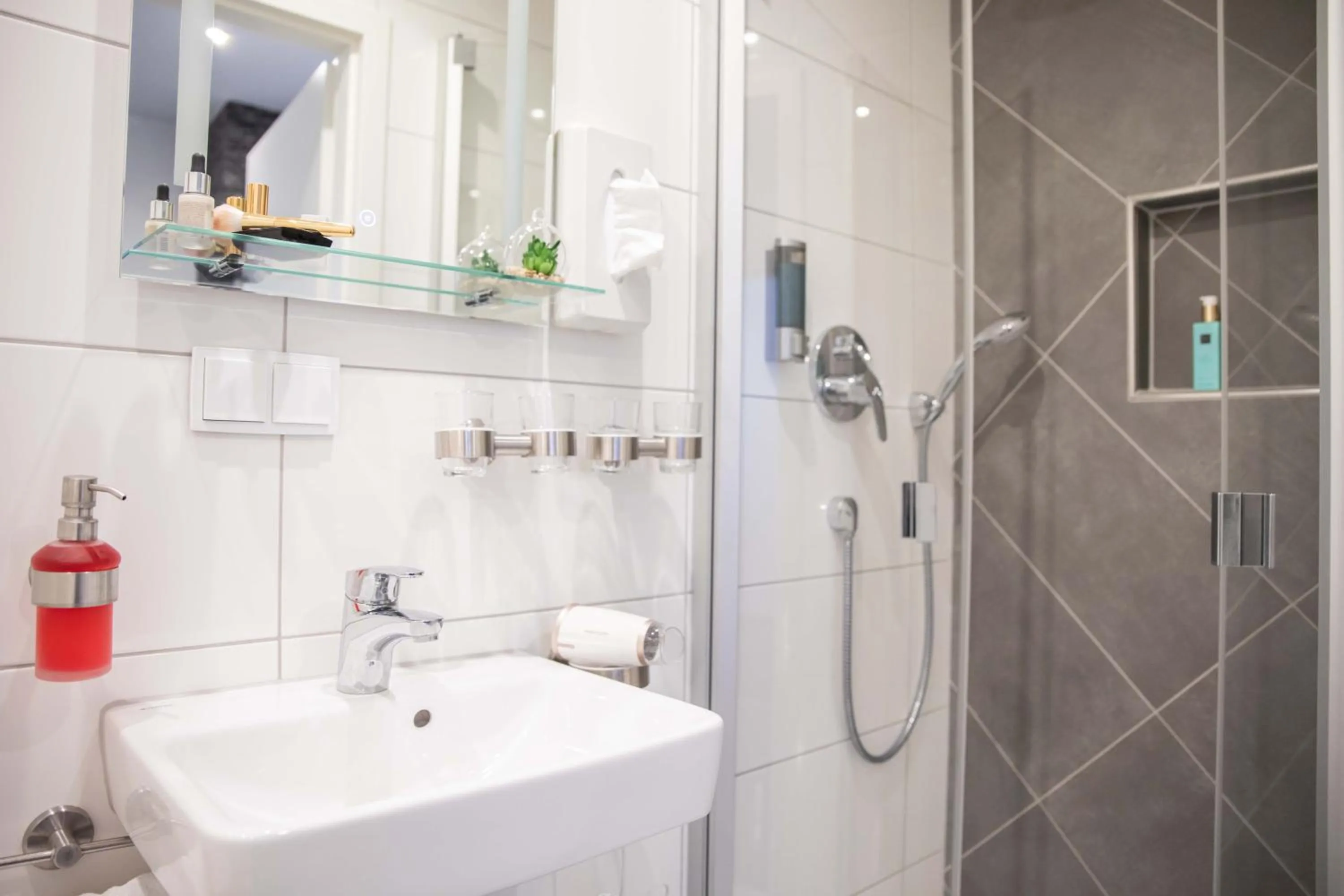 Shower in Hotel Regina