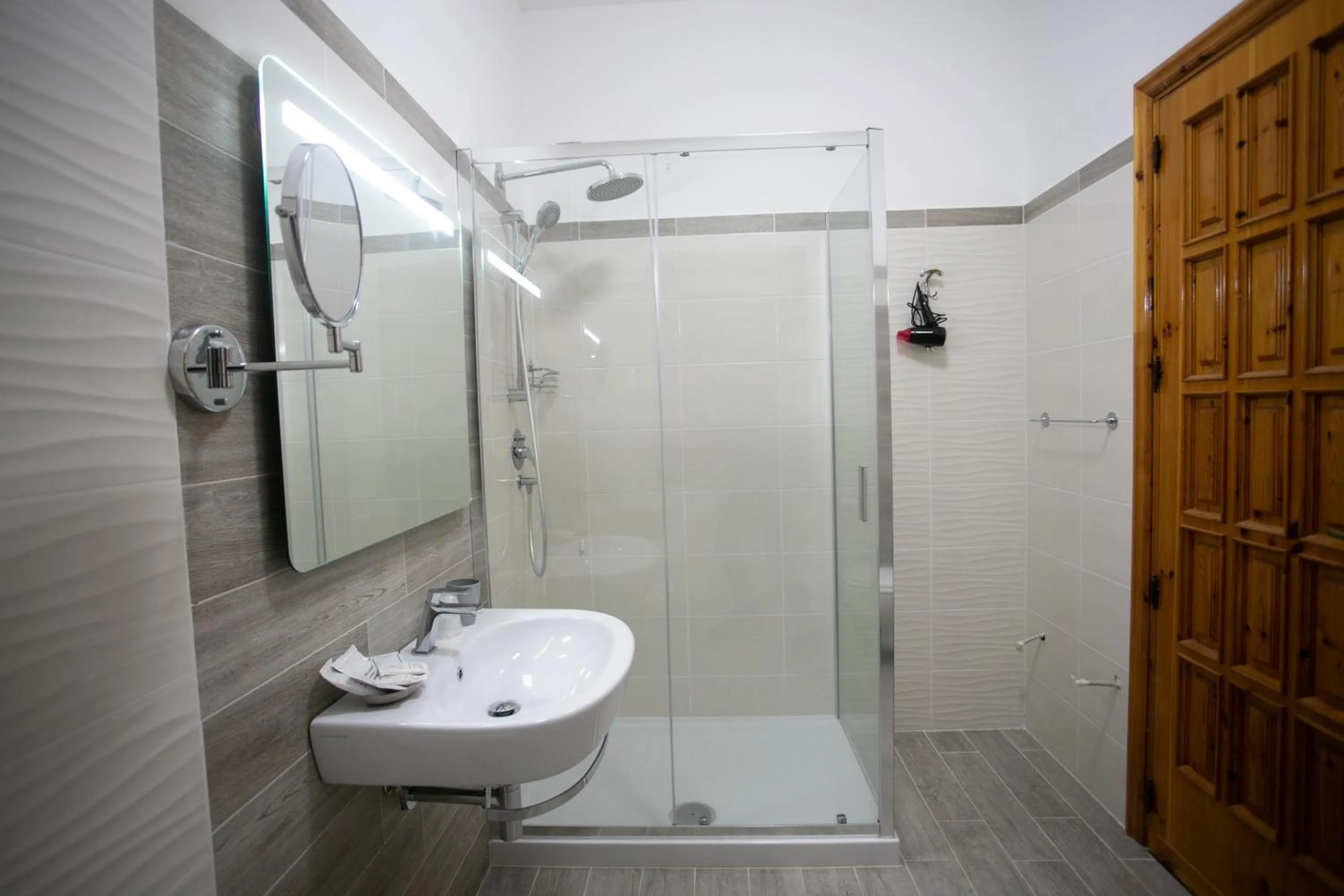 Shower in B&B Leonida