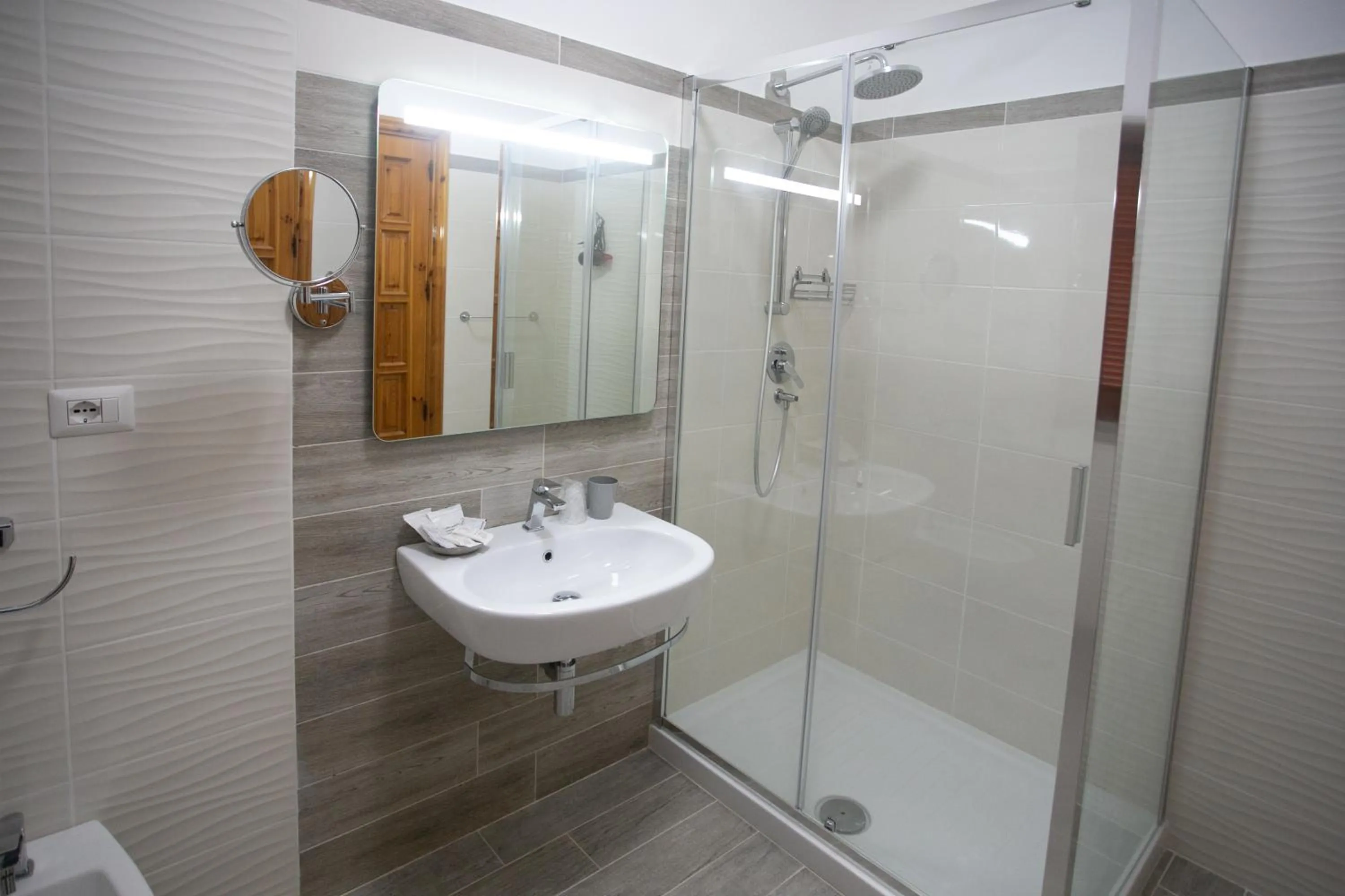 Shower in B&B Leonida