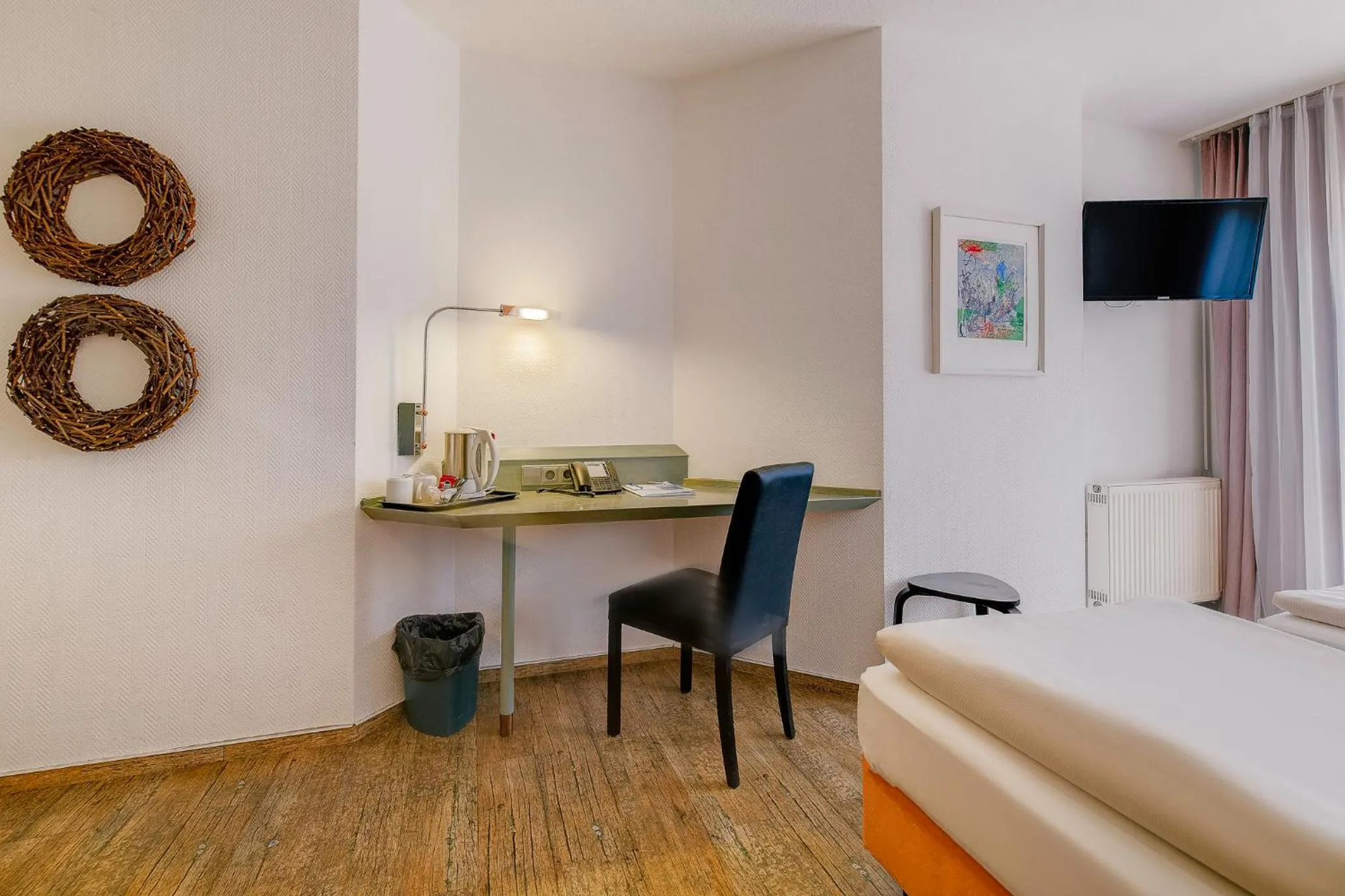 Photo of the whole room, Bed in Ambiente Langenhagen Hannover by Tulip Inn