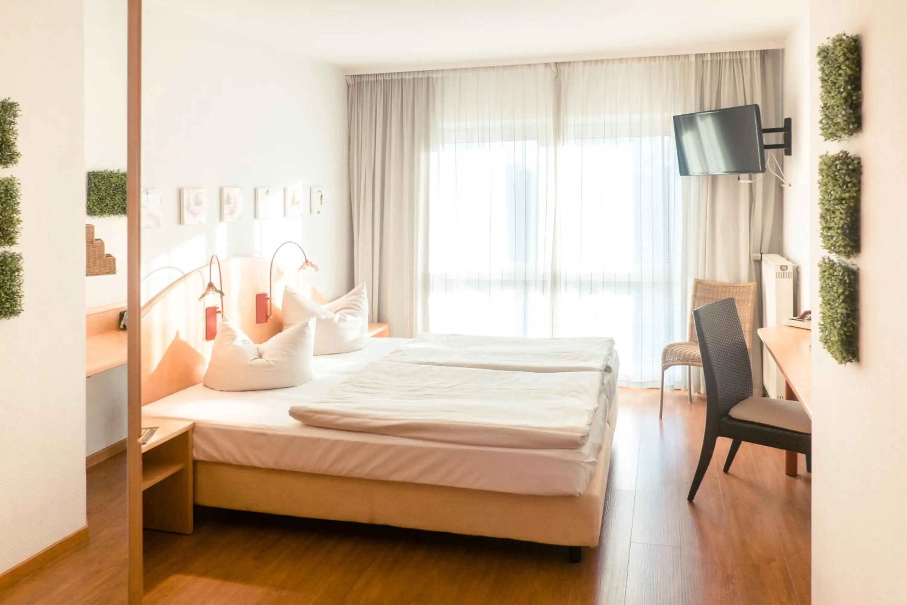 Photo of the whole room, Bed in Ambiente Langenhagen Hannover by Tulip Inn