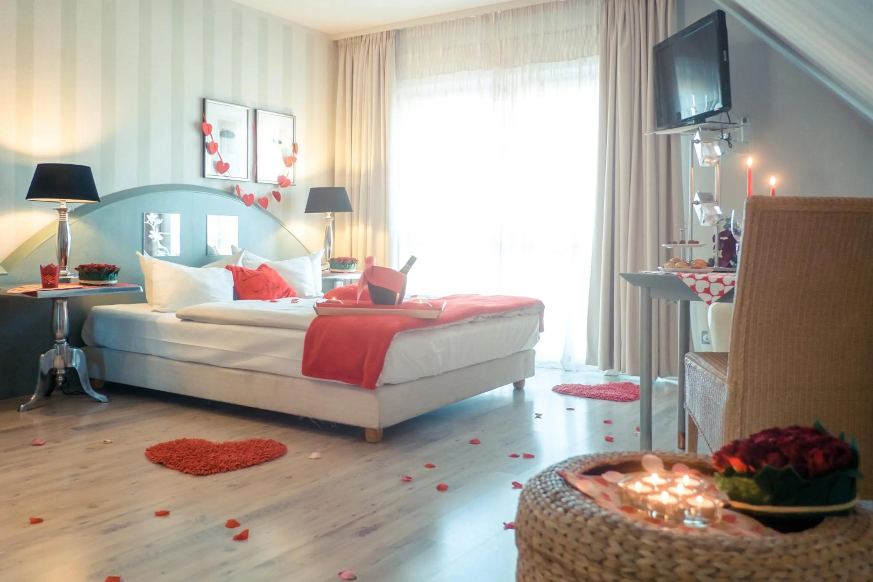 Photo of the whole room, Bed in Ambiente Langenhagen Hannover by Tulip Inn