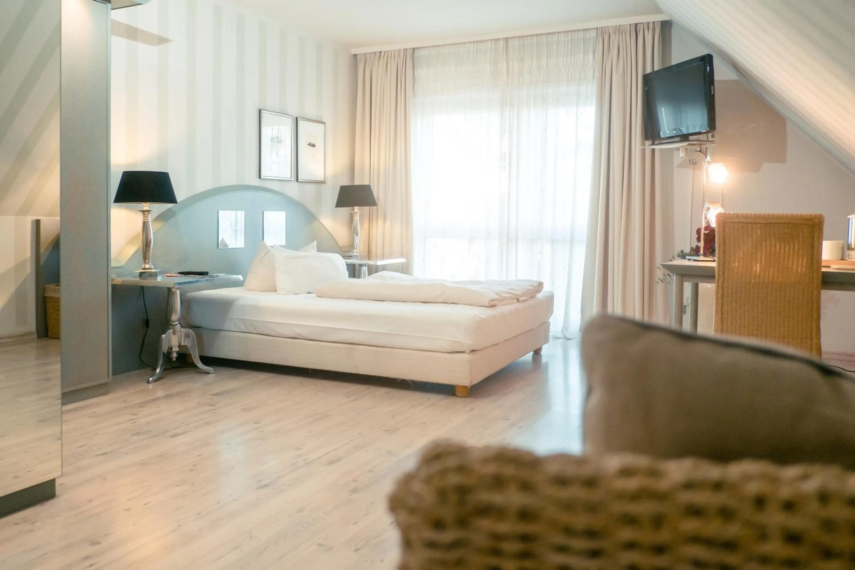 Photo of the whole room, Bed in Ambiente Langenhagen Hannover by Tulip Inn